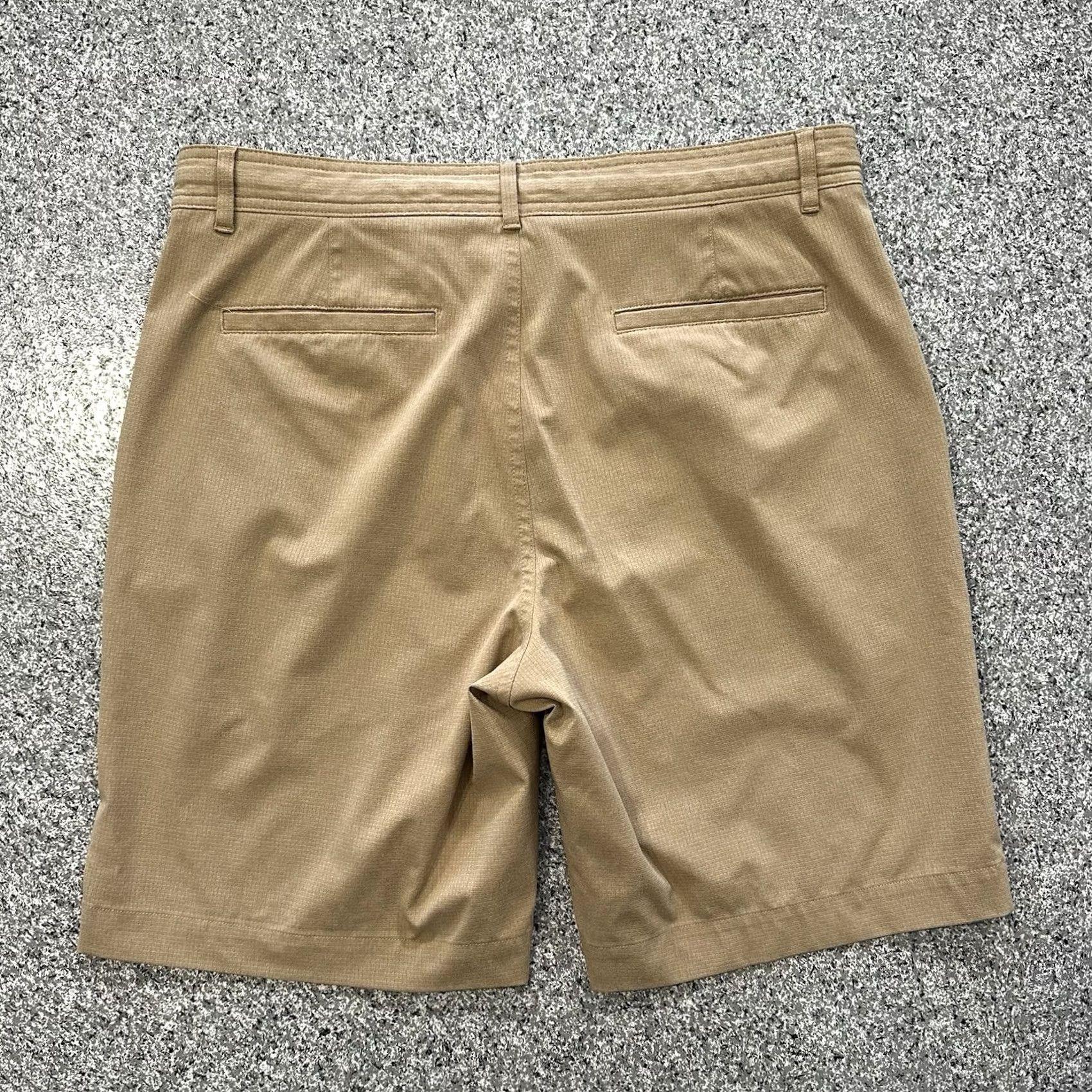 Cremieux Cremieux Shorts Mens 34 Beige Stretch 8.5” Inseam Flat Front Chino Pocket Polyester Spandex Casual, Travel, Workwear Adult Regular Mens Size US 34 / EU 50 - 2 Thumbnail
