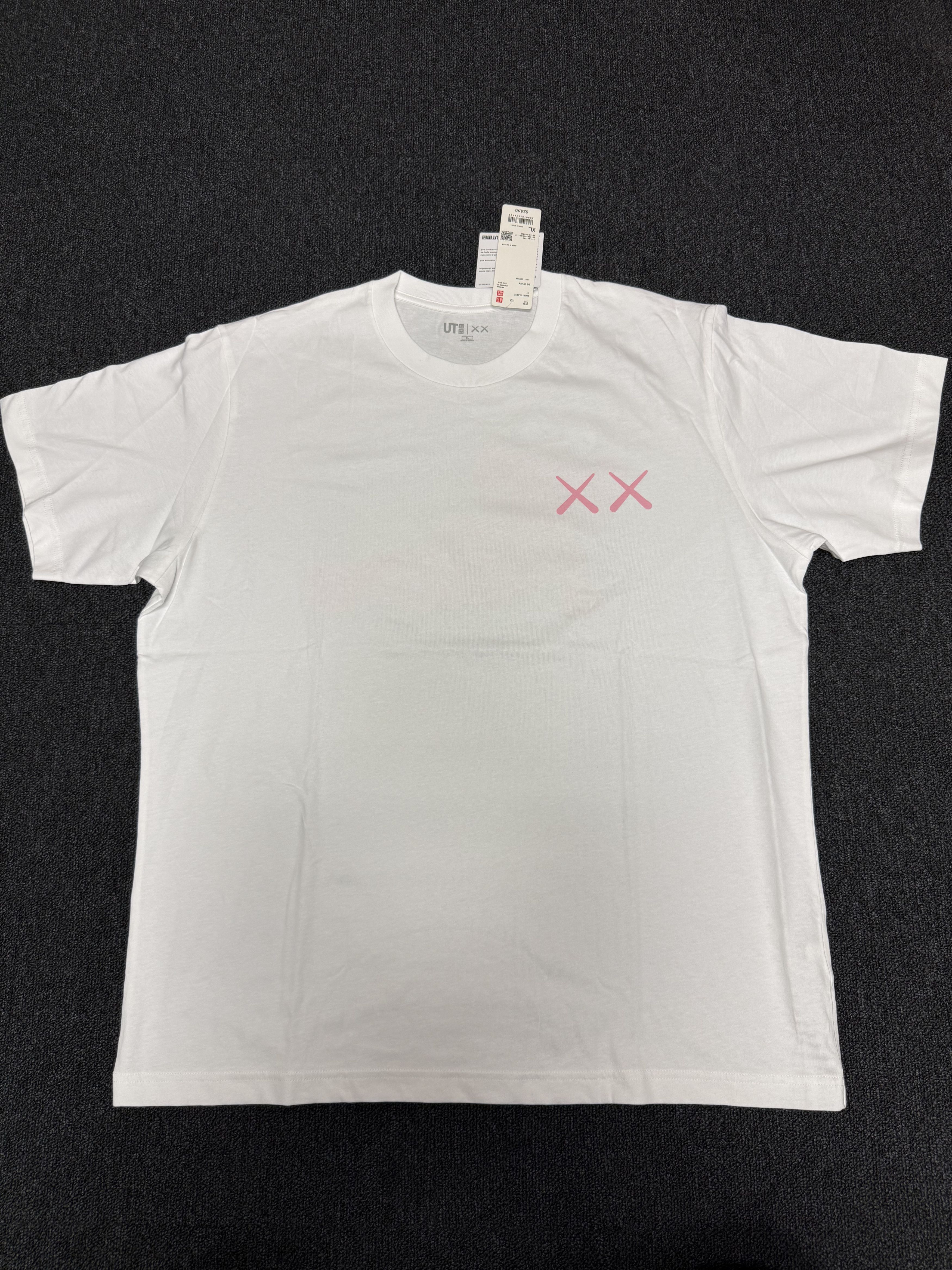 Kaws × Uniqlo Uniqlo x Kaws T Shirt Size XL Size US XL / EU 56 / 4 - 1 Thumbnail