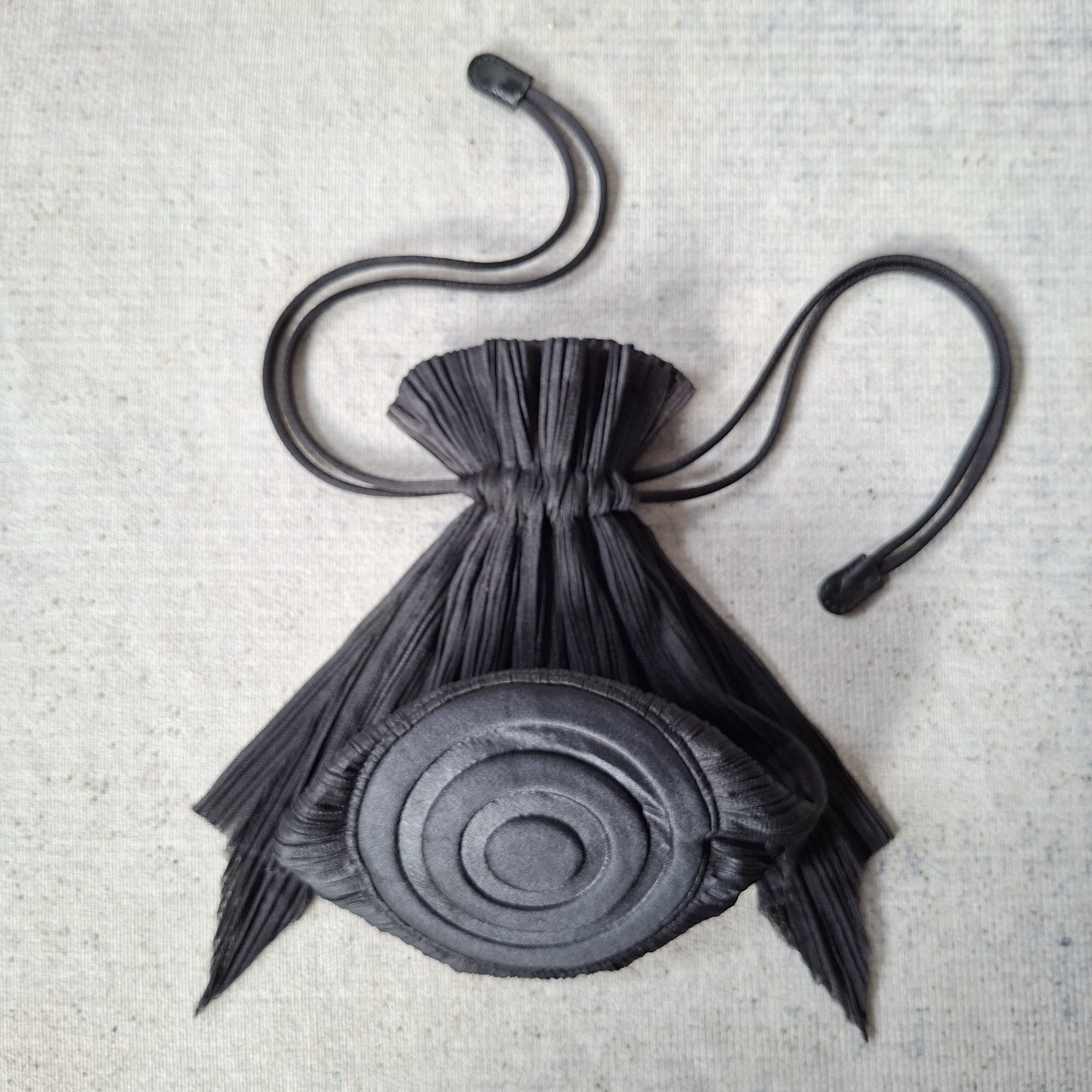 Issey Miyake 🦇Pleats please issey miyake avant garde harajuku style bag Size ONE SIZE - 5 Thumbnail
