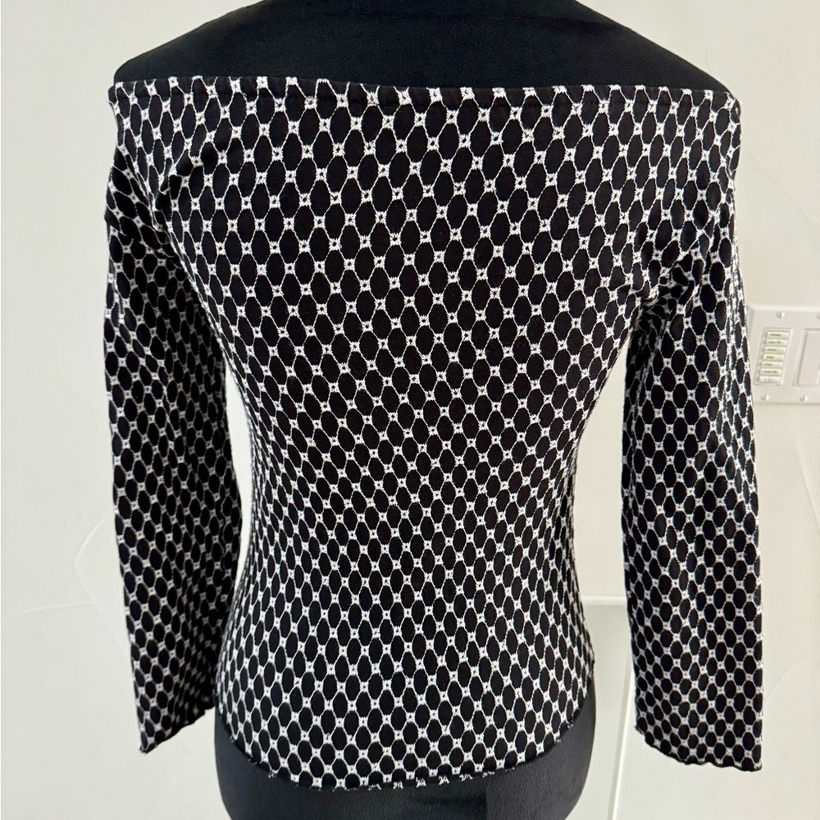 Other New Chic Off-Shoulder Black and White Top size XS Size XS / US 0-2 / IT 36-38 - 13 Thumbnail