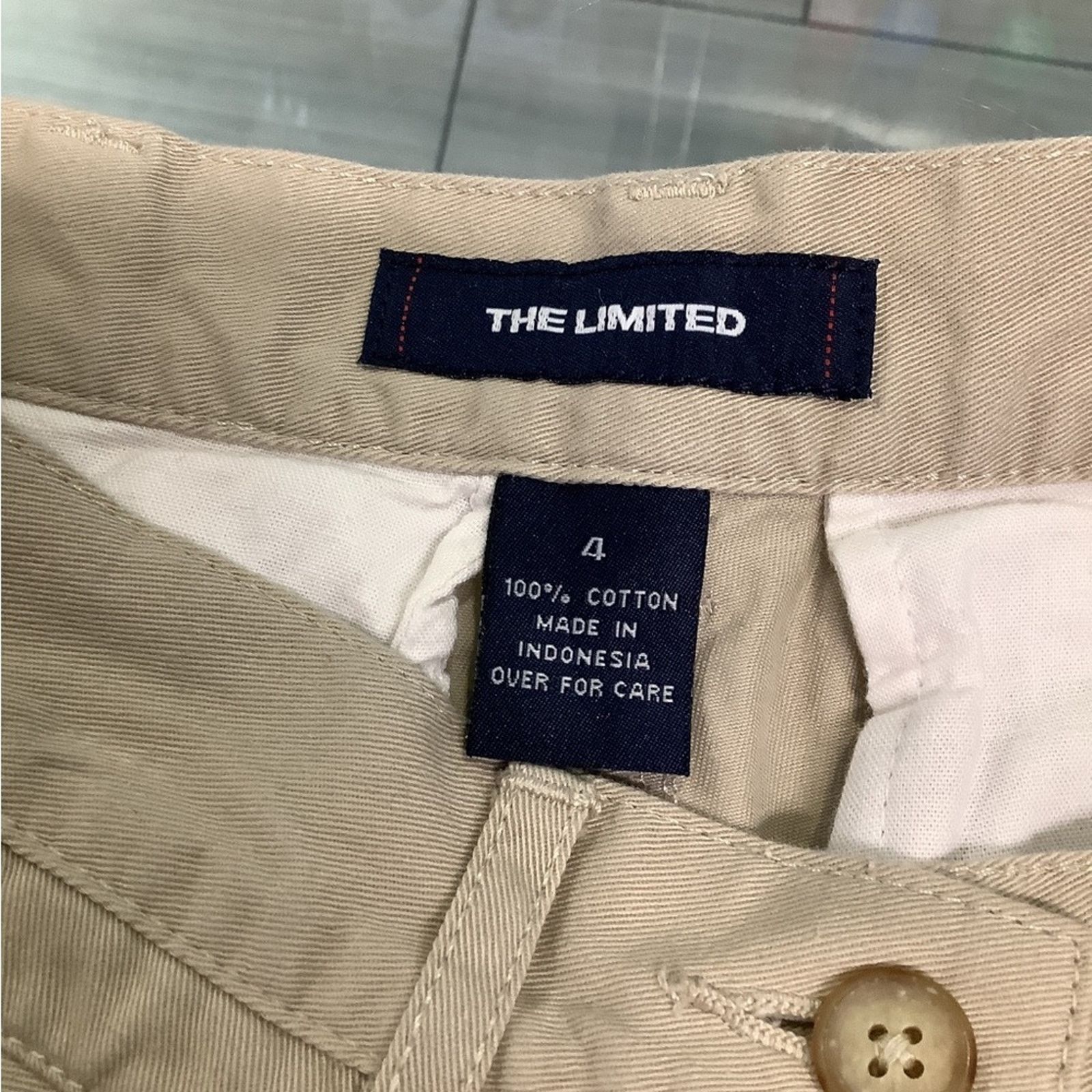 Vintage The Limited Woman’s Tan shorts Size 26" / US 2 / IT 38 - 3 Thumbnail