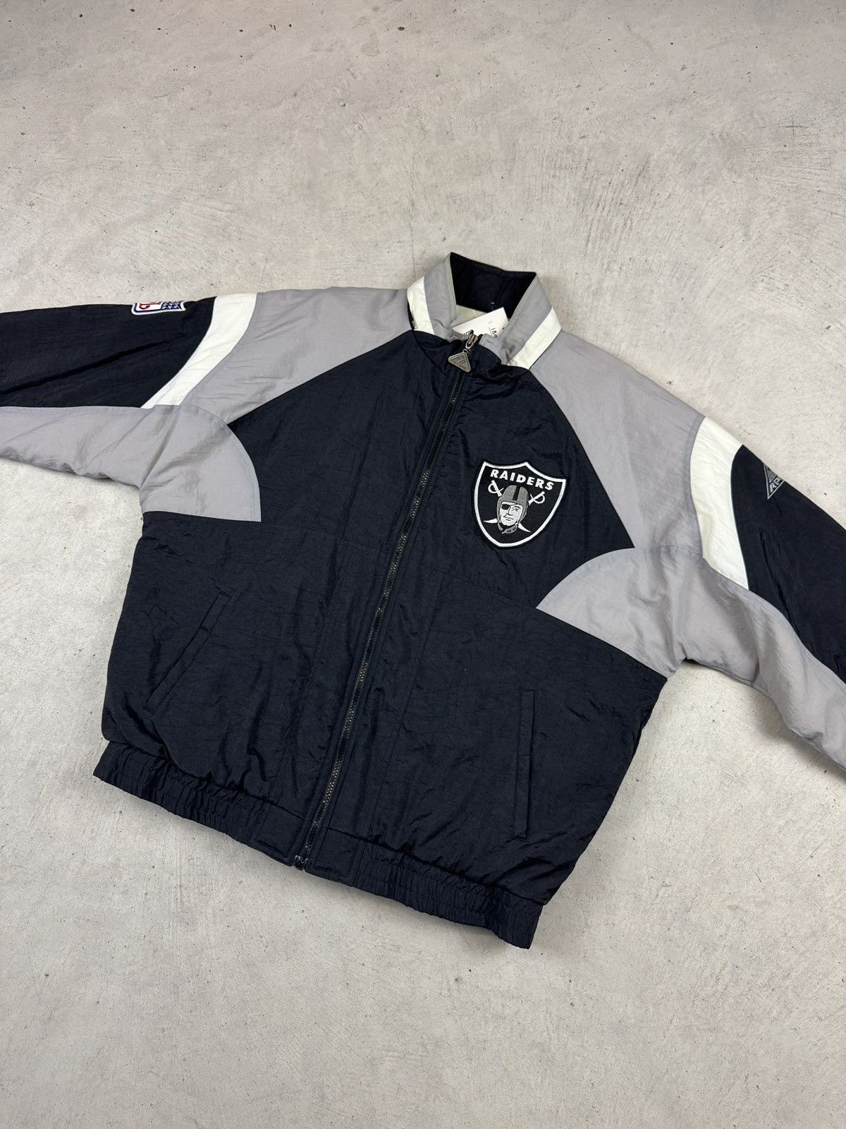 Apex One × Vintage 1990’s Raiders Puffer Bomber Jacket Size US M / EU 48-50 / 2 - 7 Thumbnail