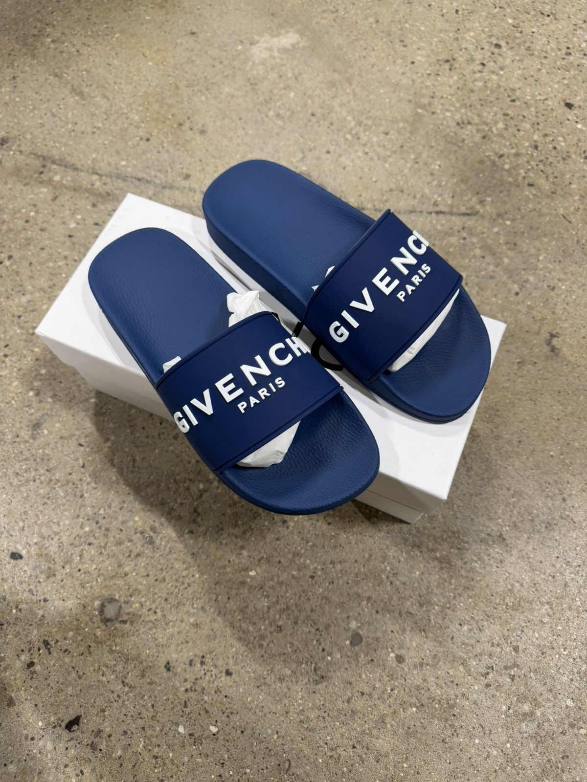 Givenchy Givenchy Rubber Pool Slides NEW 475$ Size US 10 / EU 43 - 5 Thumbnail