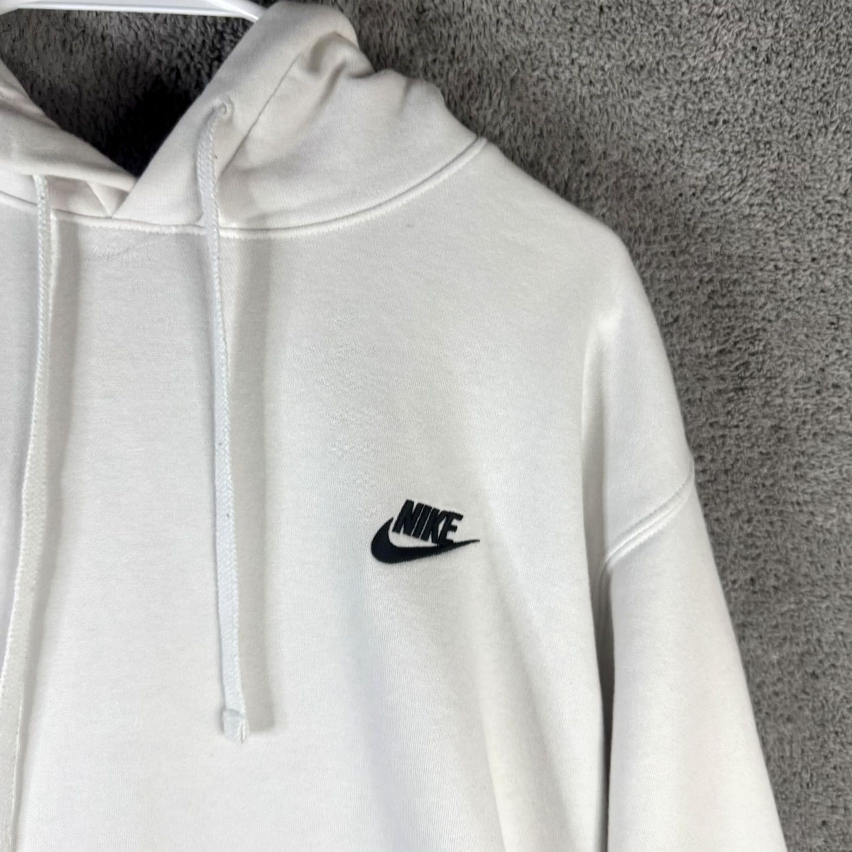 Nike Nike Hoodie Mens Large White Pullover Fleece Sweatshirt with Swoosh Logo, Hooded, Pockets, Crew Neck, Long Sleeve Size US L / EU 52-54 / 3 - 4 Thumbnail