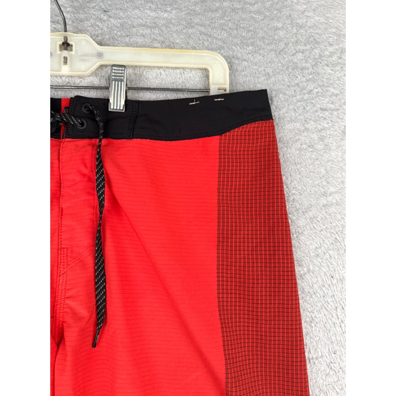 Quiksilver Quiksilver Shorts Mens 32 Red Pockets Board Polyester 32x9 Size US 32 / EU 48 - 5 Thumbnail