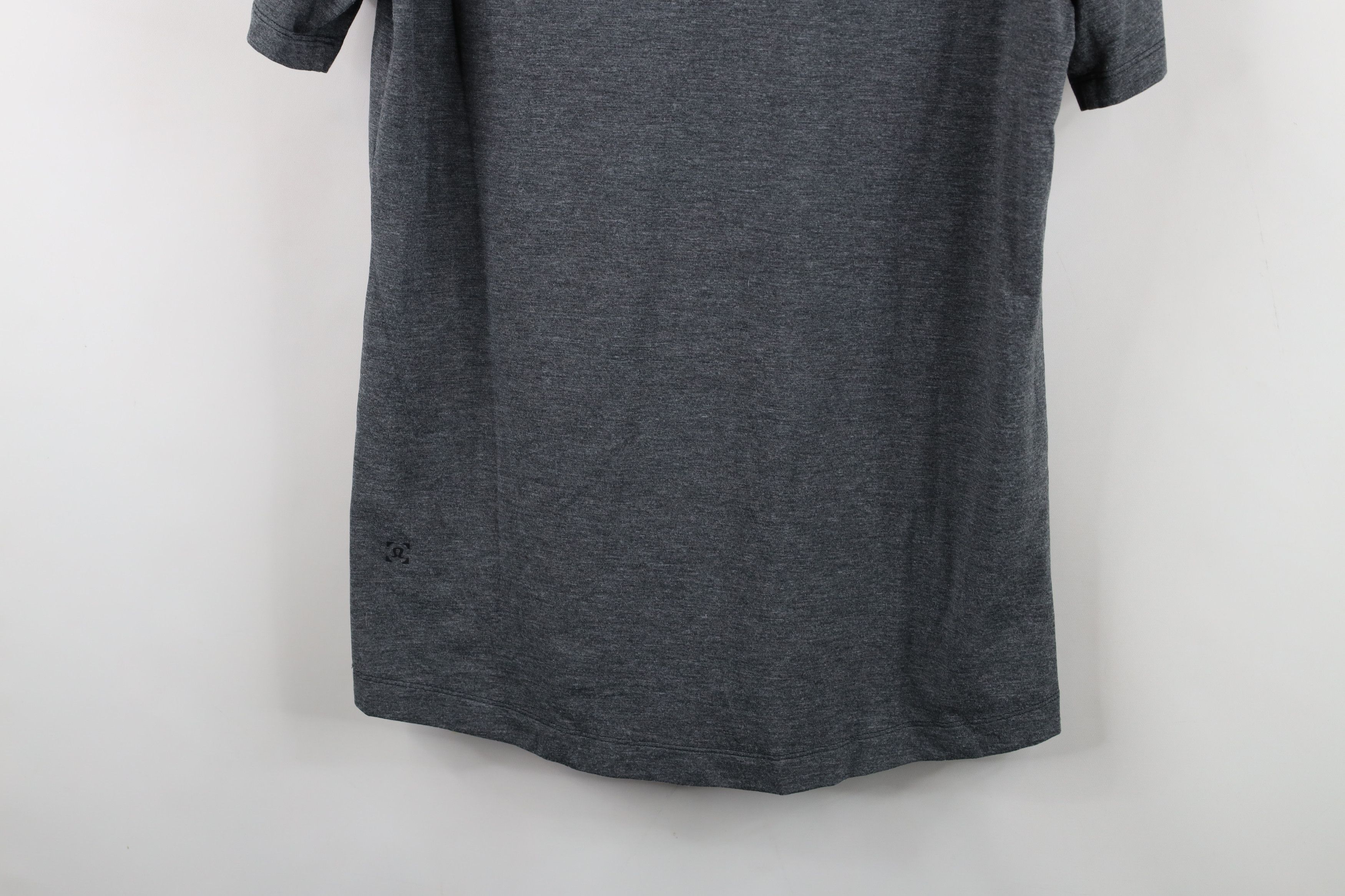 Lululemon Lululemon Metal Vent Tech Short Sleeve Golf Polo Shirt Gray Size US M / EU 48-50 / 2 - 12 Thumbnail