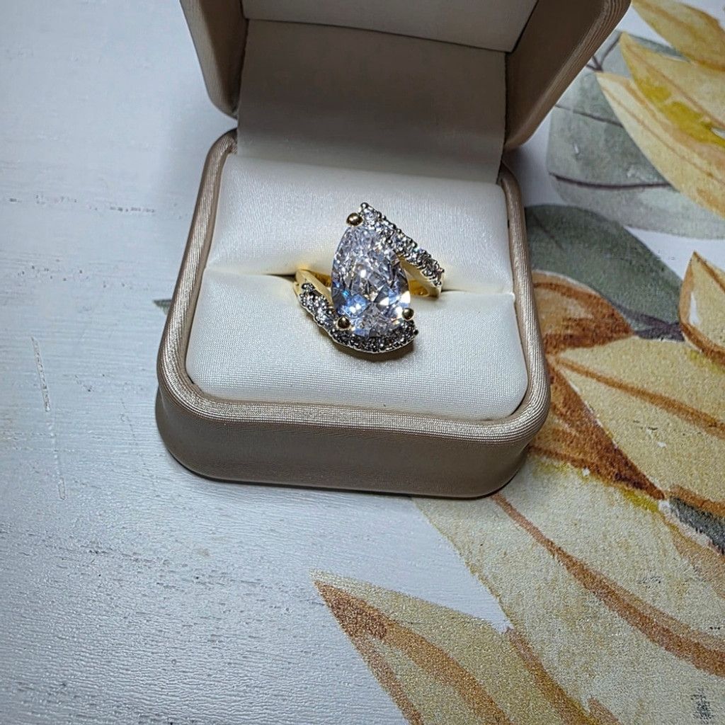 The Unbranded Brand Goldtone Silver and Cubic Zirconia Ring Size ONE SIZE - 4 Thumbnail