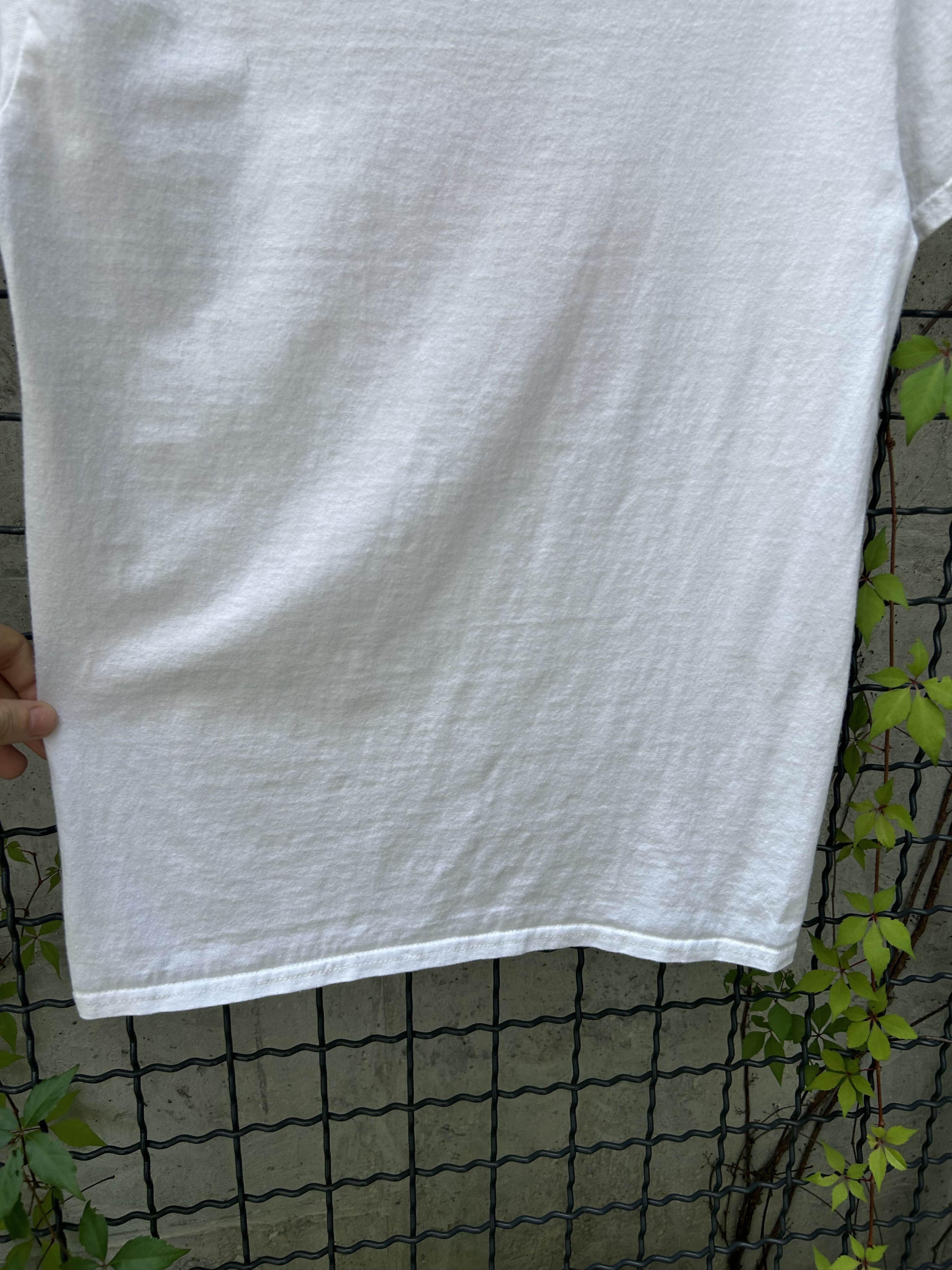 Band Tees Vintage 2011 Red Hot Chili Peppers Rock Band T-shirt Size US S / EU 44-46 / 1 - 8 Thumbnail