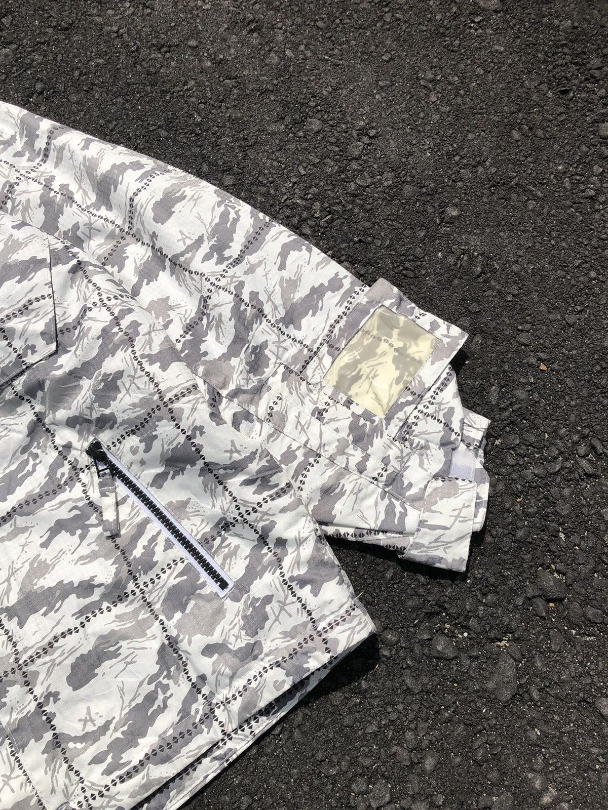 Japanese Brand Japanese Brands Kissmark Camo Colourway Ski Jacket Size US L / EU 52-54 / 3 - 10 Thumbnail