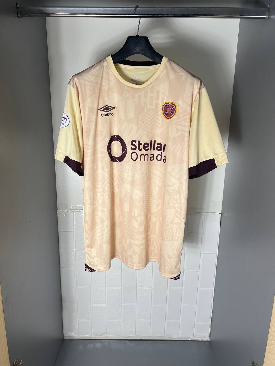 Umbro VINTAGE UMBRO FC HEARTS OF MIDLOTHIAN ENGLAND SOCCER JERSEY Size US XL / EU 56 / 4 - 6 Thumbnail