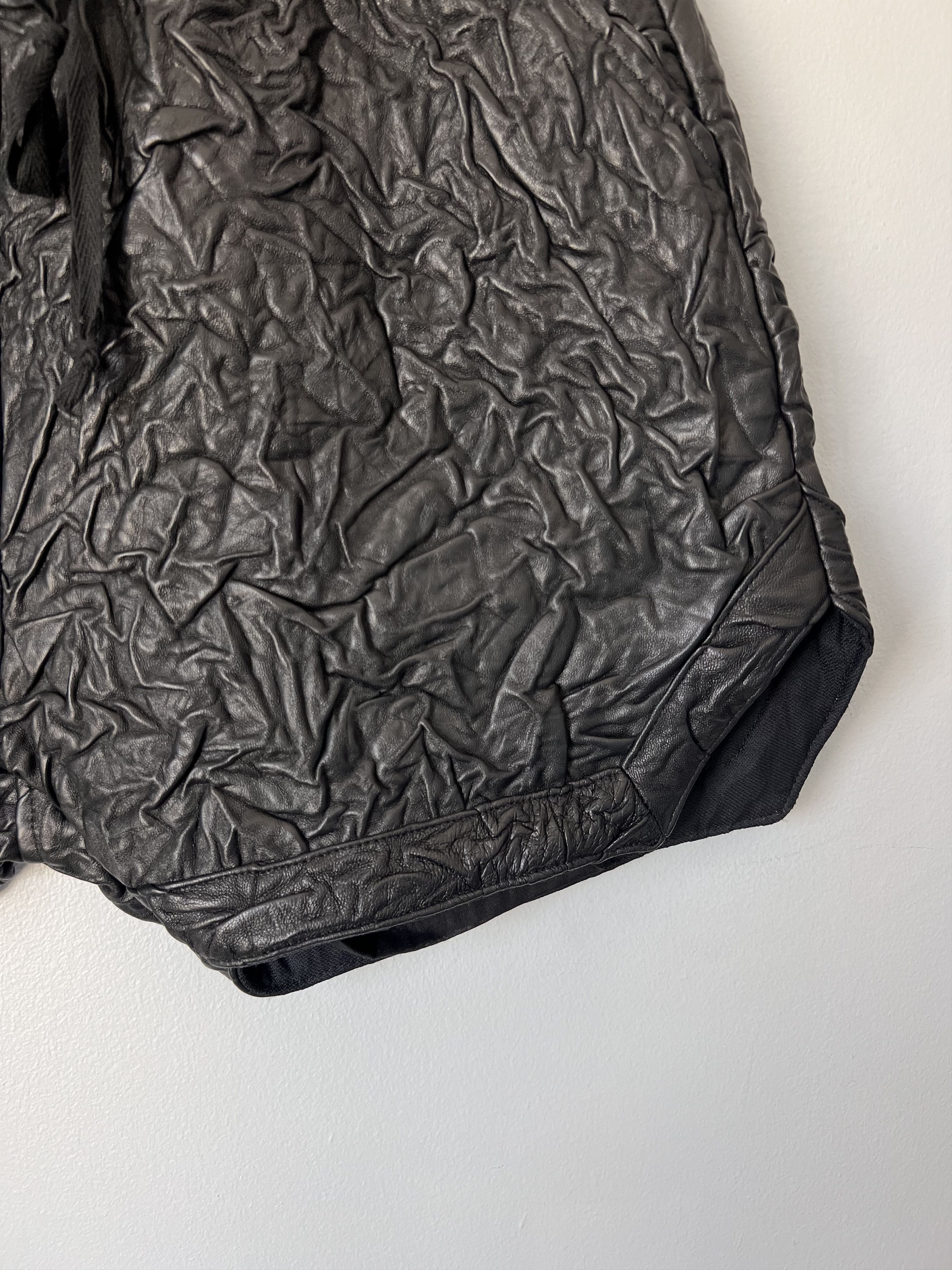 Who Decides War Who Decides War Leather Crinkled Tailored Shorts in Black Size US 32 / EU 48 - 3 Thumbnail