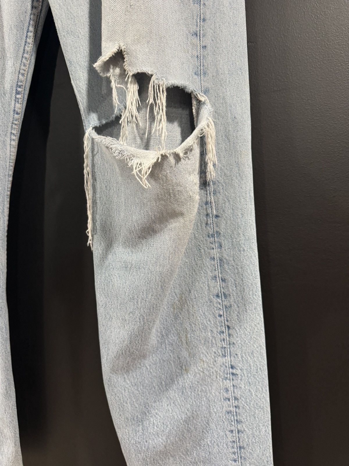 Levi's Vintage Clothing 1990s Vintage Levi’s Faded Distressed Knee Blow Out Jeans 38 Size US 38 / EU 54 - 4 Thumbnail