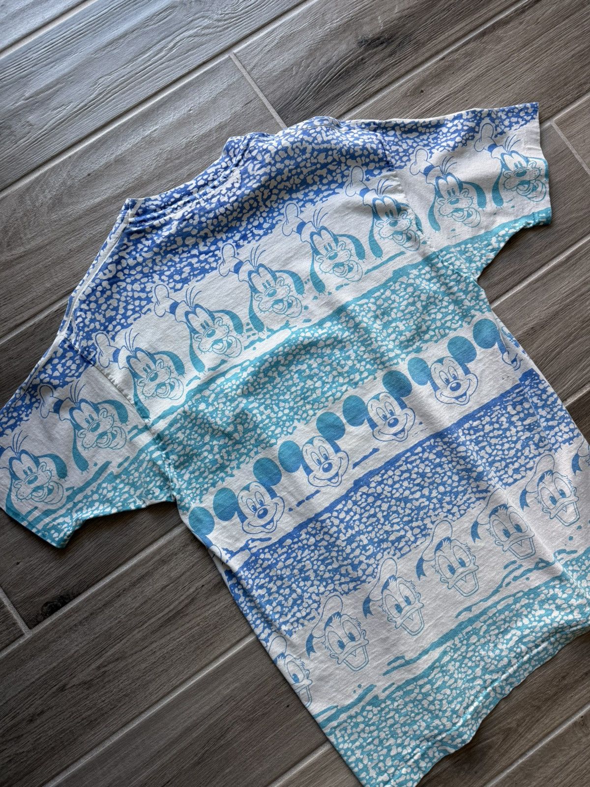 Disney Vintage 90s Disney Wrap Around AOP T-Shirt Sz XL Gently Used Size US XL / EU 56 / 4 - 9 Thumbnail