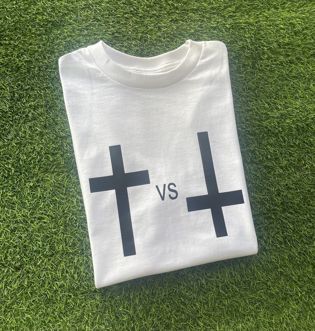 Vintage GOD VS DEVIL TSHIRT Size US L / EU 52-54 / 3 - 1 Preview