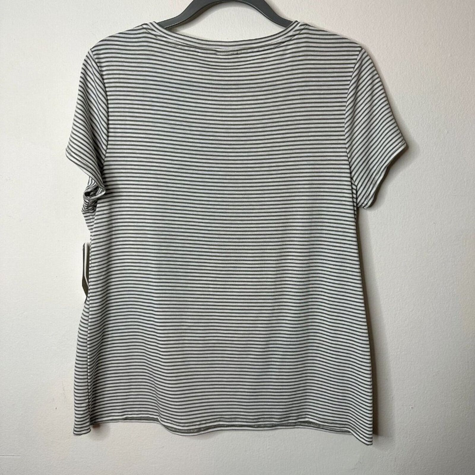 Chicos Chicos Zenergy Wild At Heart Stripe Leopard V Neck Tee 1 Size M / US 6-8 / IT 42-44 - 5 Thumbnail