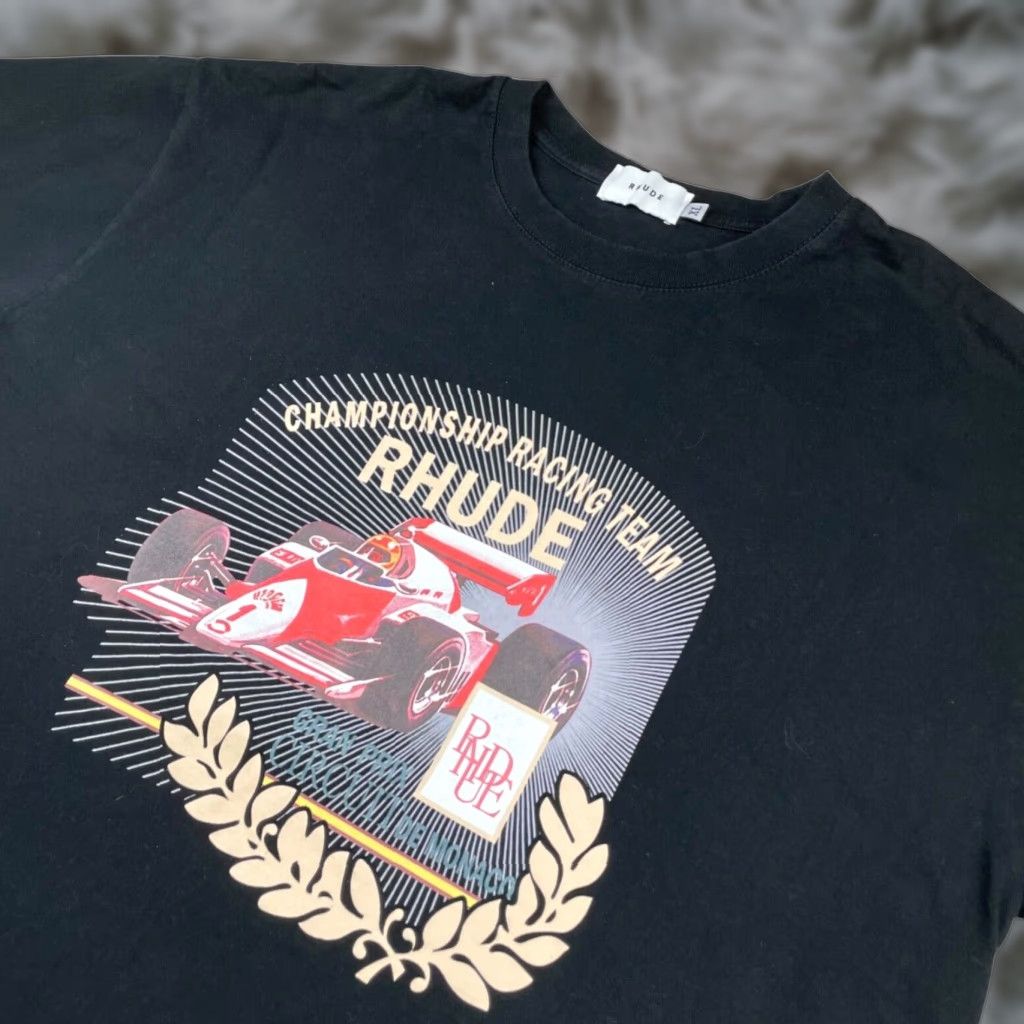 Tシャツ・カットソー RHUDE Men T-shirt Black RHPS25TT05012 2306 Rhude Cadre Tee - Vintage Black – Kith