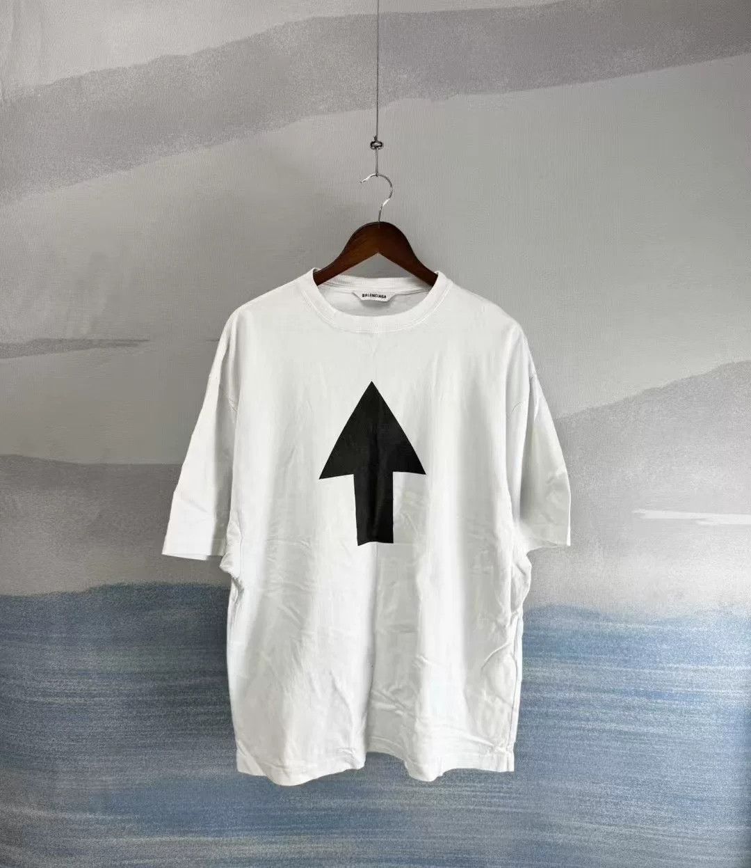 Balenciaga Balenciaga FW21 White Arrow Oversize XS Tee Size US XS / EU 42 / 0 - 1 Thumbnail