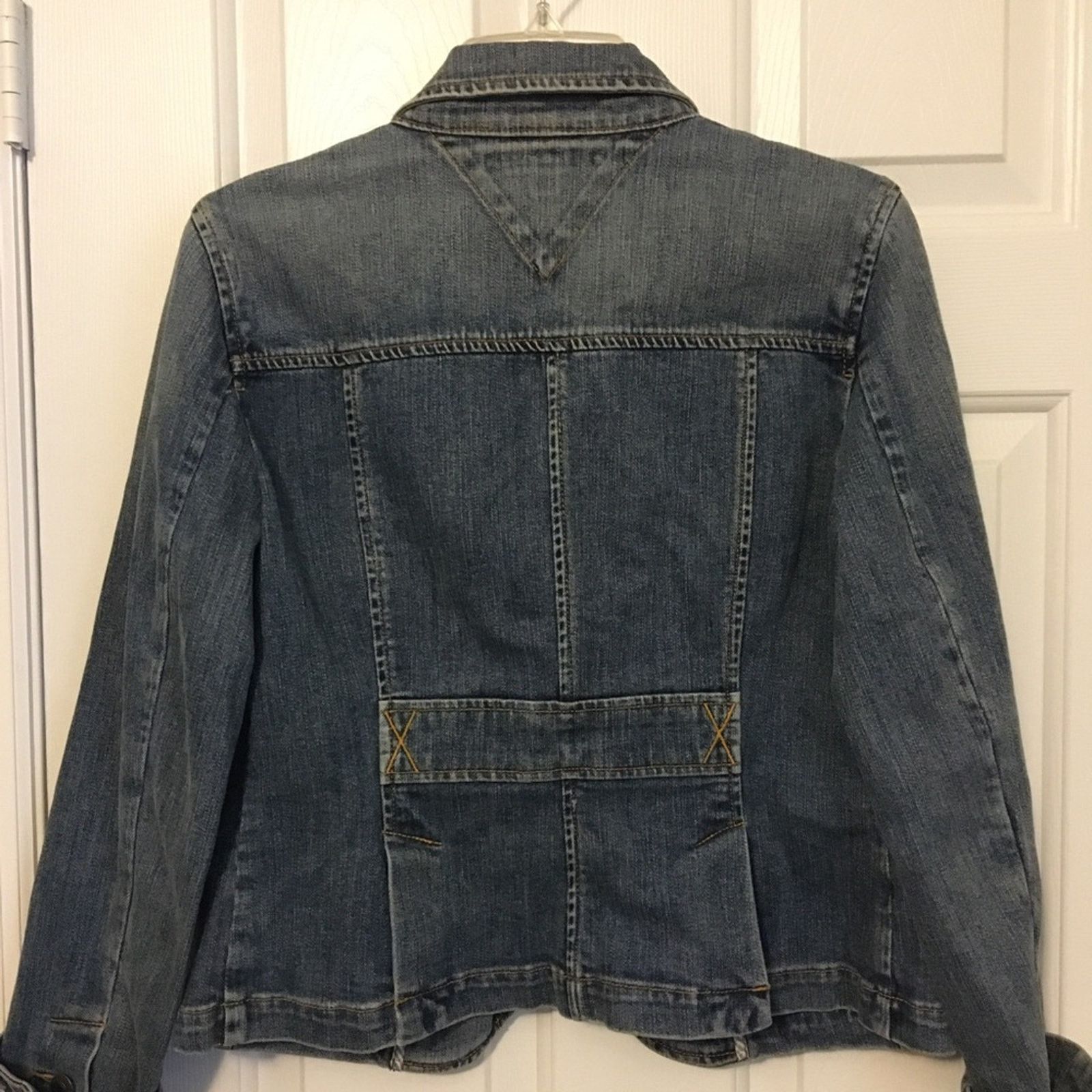 Tommy Hilfiger Vintage Tommy Hilfiger Denim Jacket Medium Embroidered Flap Size M / US 6-8 / IT 42-44 - 2 Thumbnail