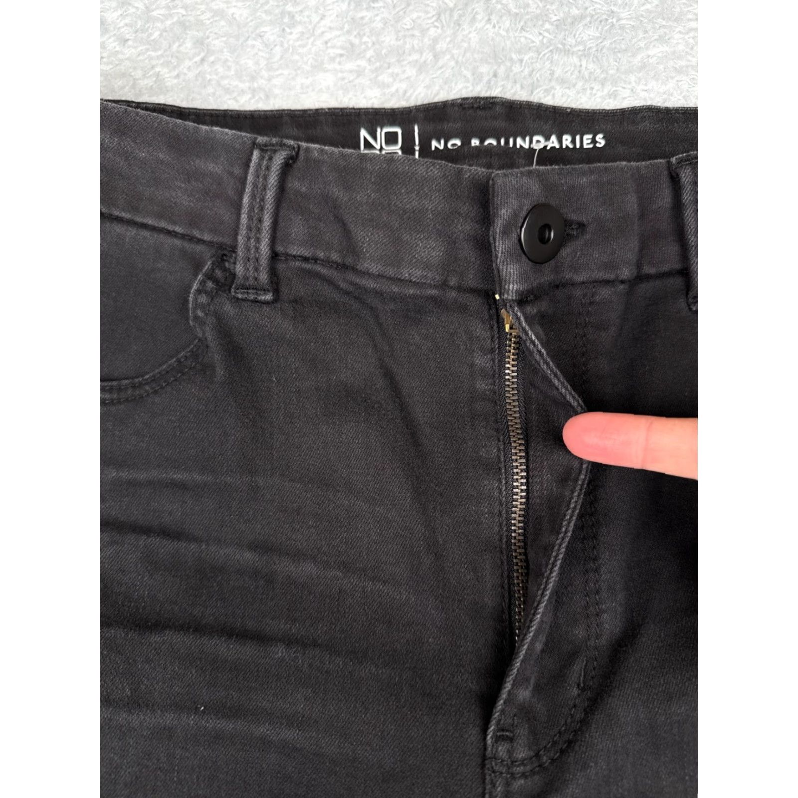 Vintage No Boundaries Jeans Juniors 15 Black High Rise Skinny Cotton Distressed 32x27 Jeans Womens Girls/Adults Size 36" / US 14 / IT 50 - 5 Thumbnail