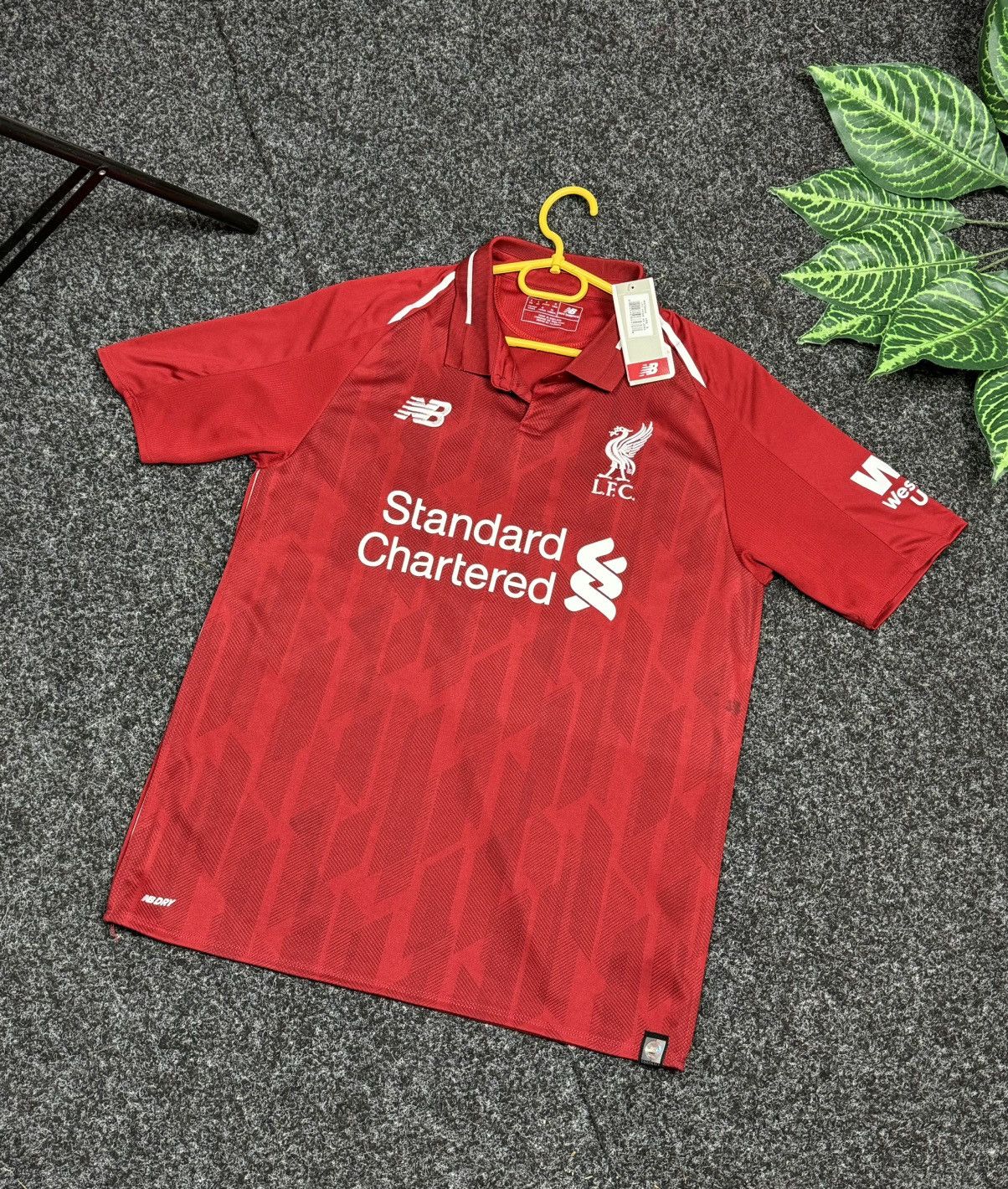 New Balance New Balance Liverpool 2018/19 Home Horley 21 Football Size US S / EU 44-46 / 1 - 1 Thumbnail