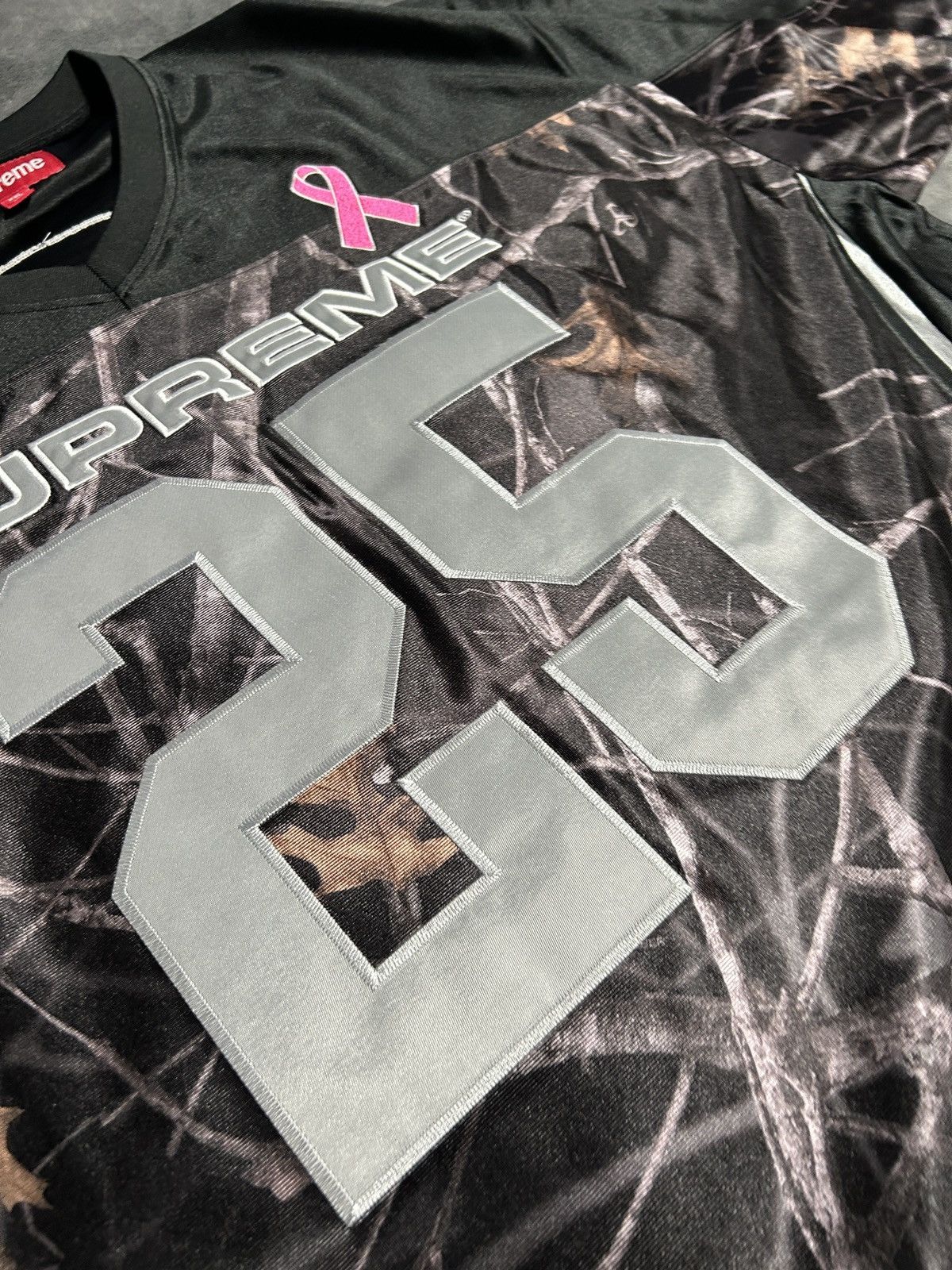 Supreme Supreme Breast Cancer Awareness Football Jersey realtree Size US XXL / EU 58 / 5 - 2 Thumbnail