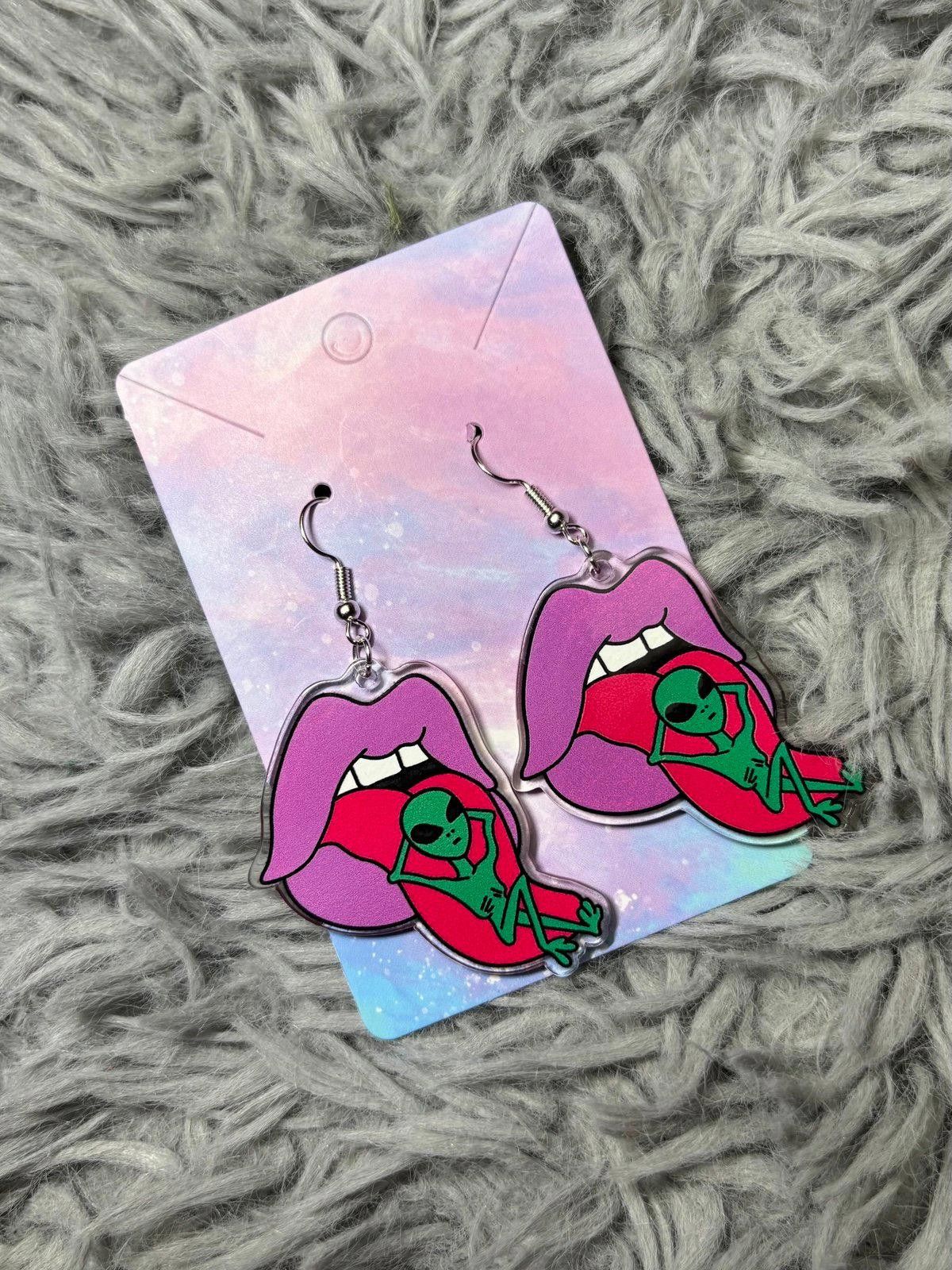 Handmade Handmade Alien mouth earrings purple lips Size ONE SIZE - 1 Preview