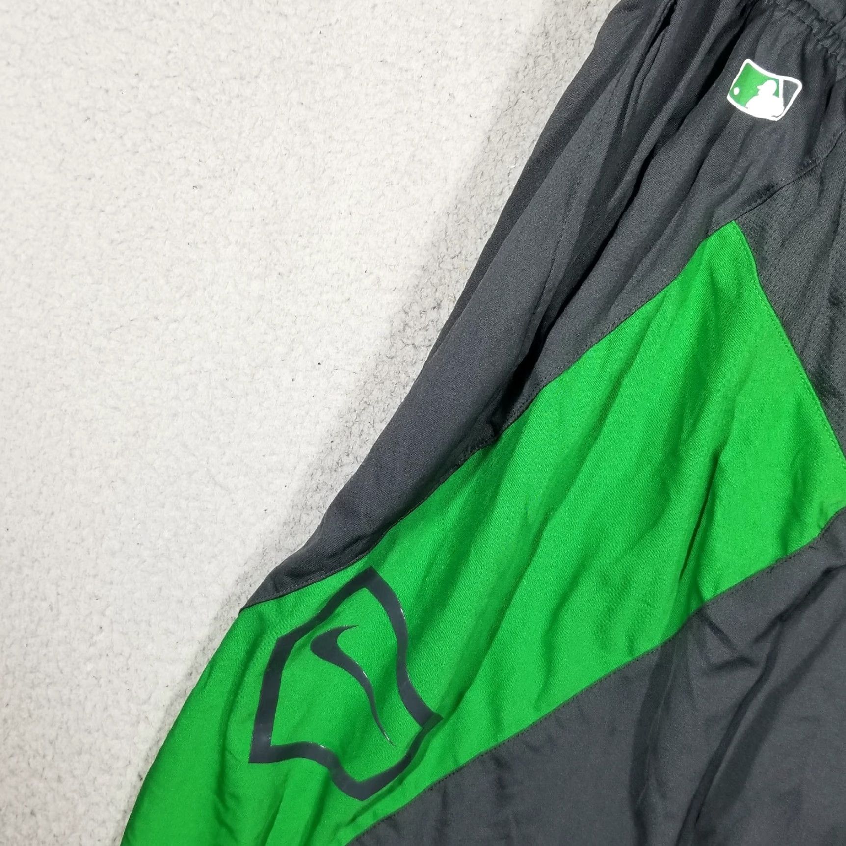 Nike NIKE Dri-Fit Baseball Shorts Gray Green Colorblock 13" Inseam Pockets Adult Large Mens Size US 33 - 4 Thumbnail