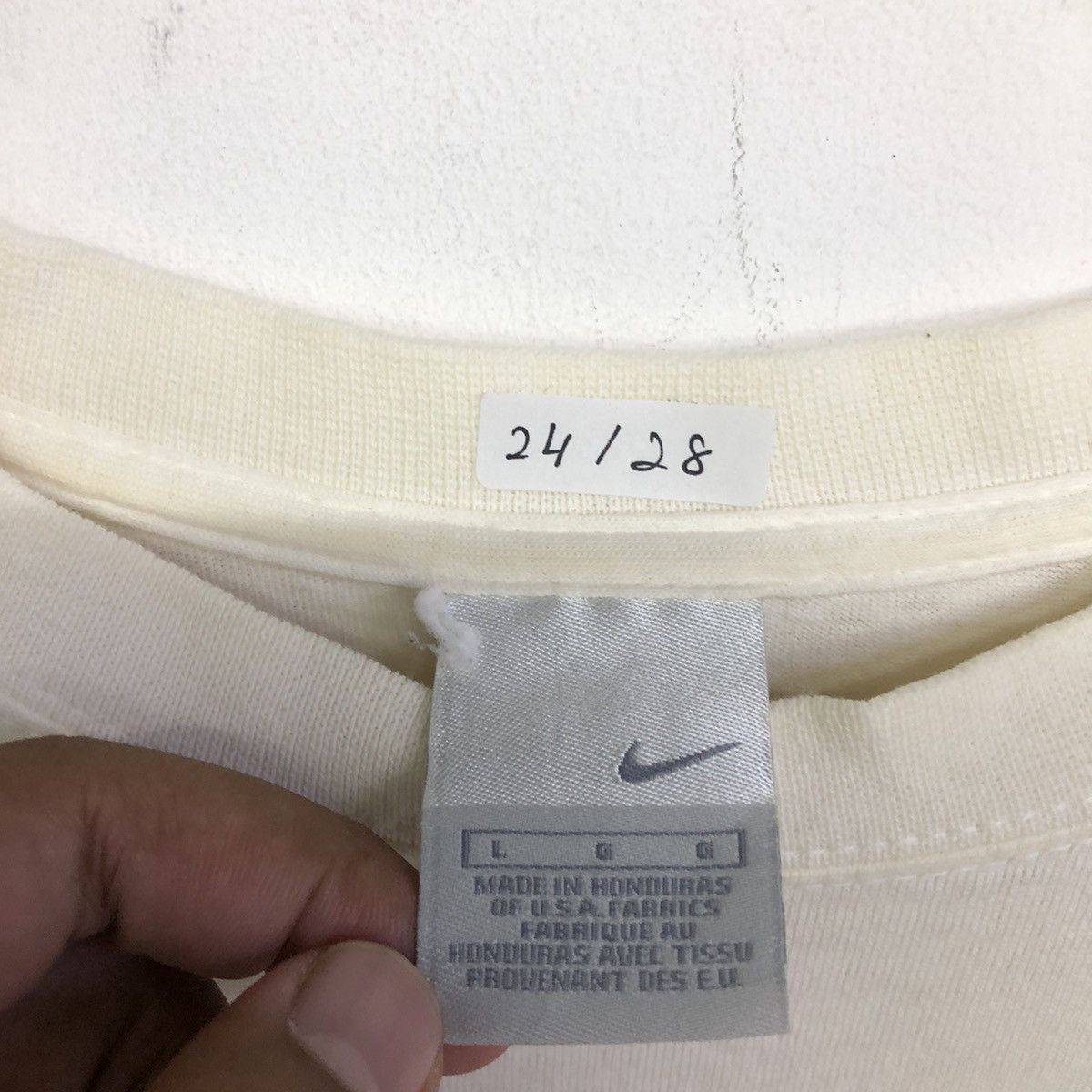 Nike Vintage Nike Air Embriodery Spellout Tshirt Size US L / EU 52-54 / 3 - 10 Thumbnail