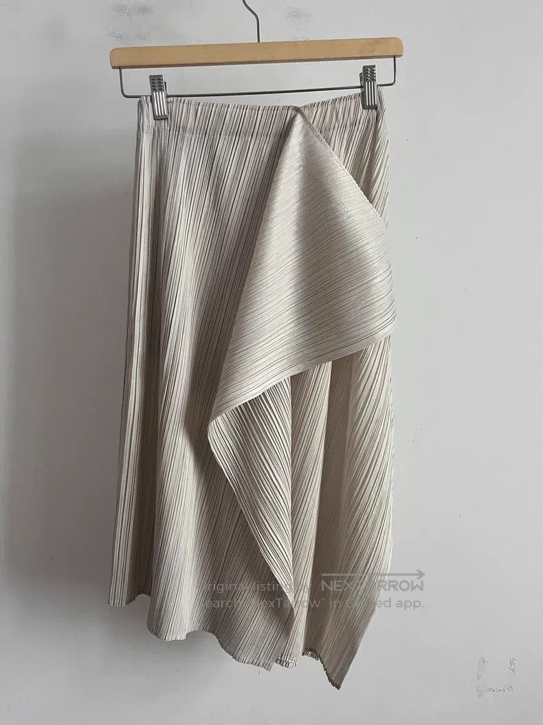 Issey Miyake Issey Miyake size:3 Gray Midi Skirt Size 23" - 2 Thumbnail