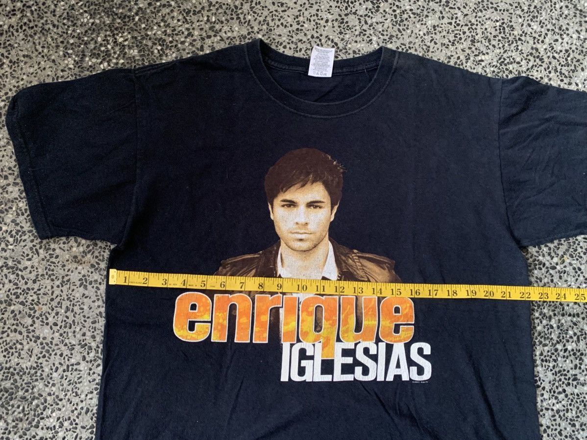 Vintage Vintage Enrique Iglesias Tour Latin Pop T shirt Size US L / EU 52-54 / 3 - 9 Thumbnail