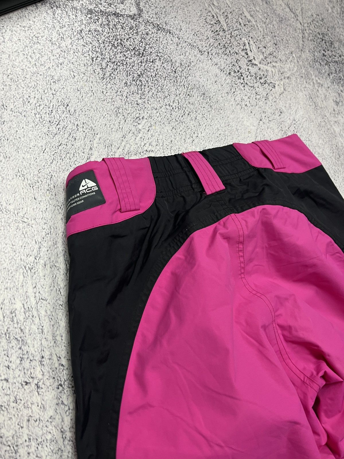 Nike Vintage Nike ACG Ski Snowboard Pants Y2K Pink Gorpcore Hype Size 30" / US 8 / IT 44 - 11 Thumbnail