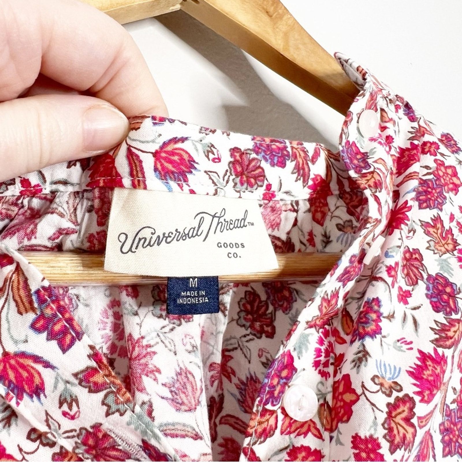 Target Basics Universal Thread Women’s Floral Red Flare Blouse Size M / US 6-8 / IT 42-44 - 12 Thumbnail