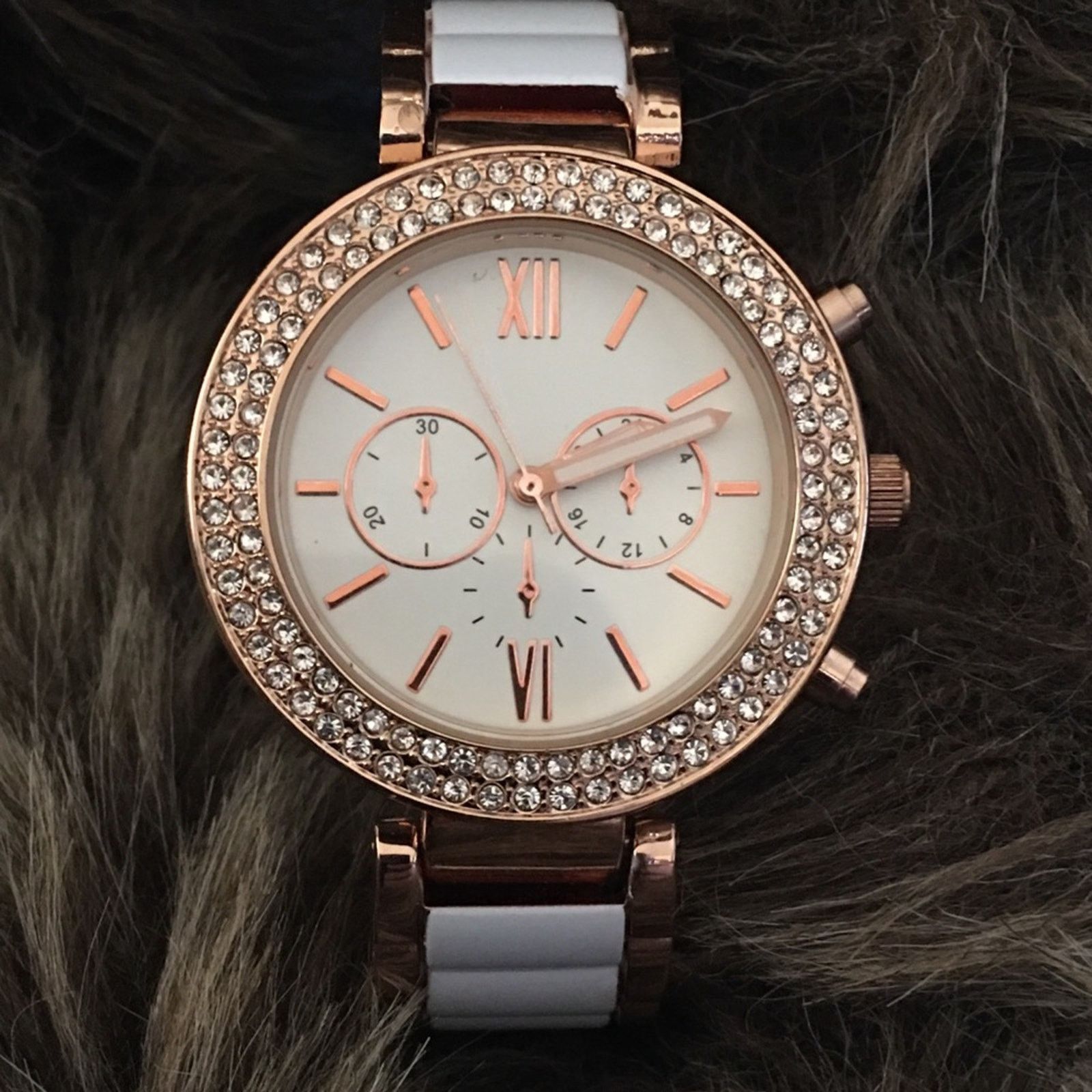 Other Ladies rose gold tone rhinestone cuff watch Size ONE SIZE - 5 Thumbnail
