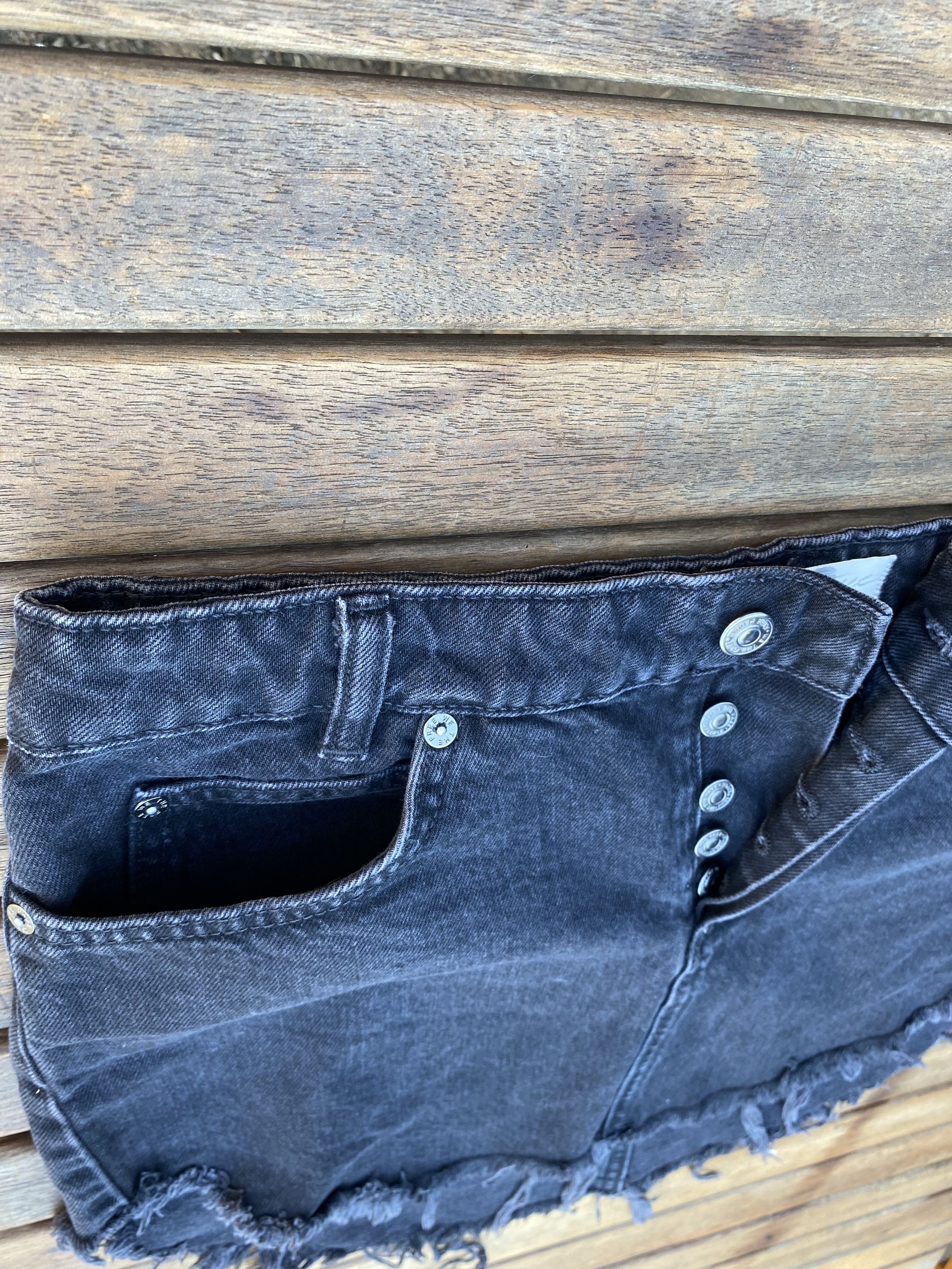 Free People Black Denim Raw Hem Mini Skirt w/Button Fly & ShirtTail Hem Size 30" / US 8 / IT 44 - 4 Thumbnail