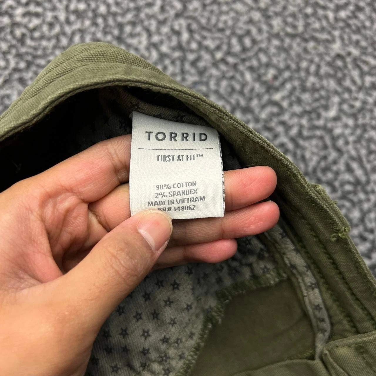 Torrid Torrid Cropped Pants Women 24 Green Pockets Outdoor 48x25 Size 24" / US 00 / IT 34 - 8 Thumbnail