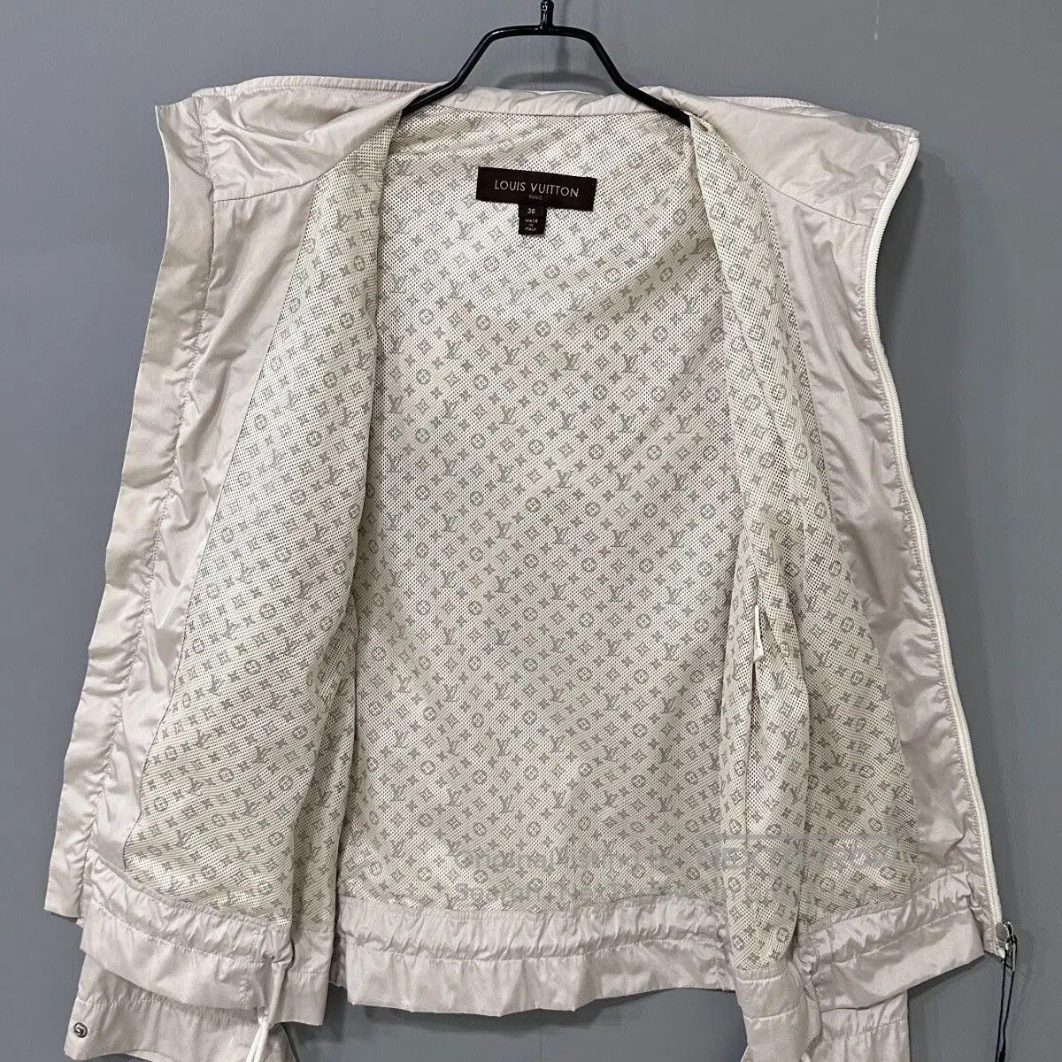 Louis Vuitton Louis Vuitton Hooded Coat. Size XS / US 0-2 / IT 36-38 - 4 Thumbnail