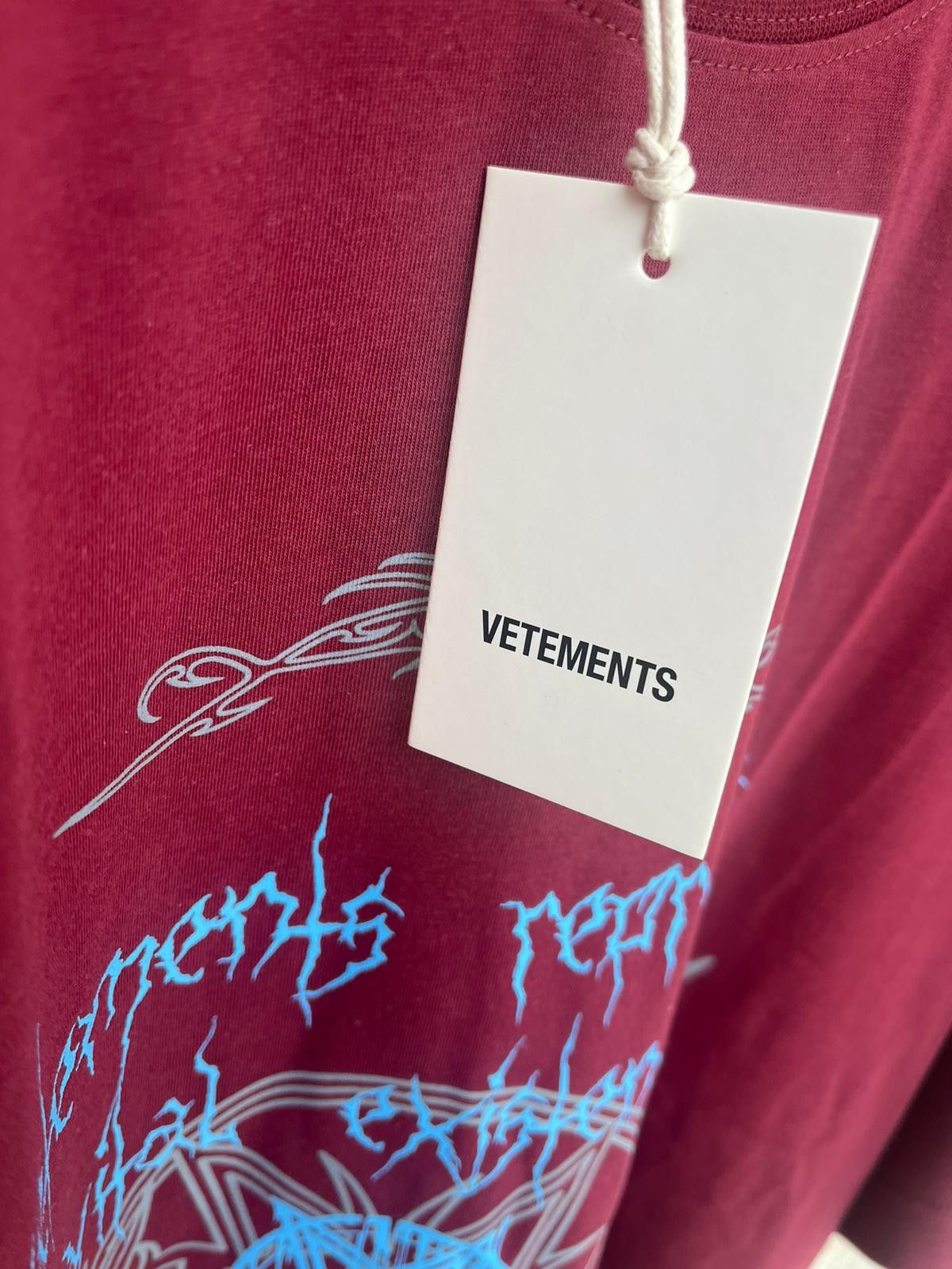 Vetements Vital Existence Logo T-Shirt SS in Bordeaux Size US S / EU 44-46 / 1 - 9 Thumbnail