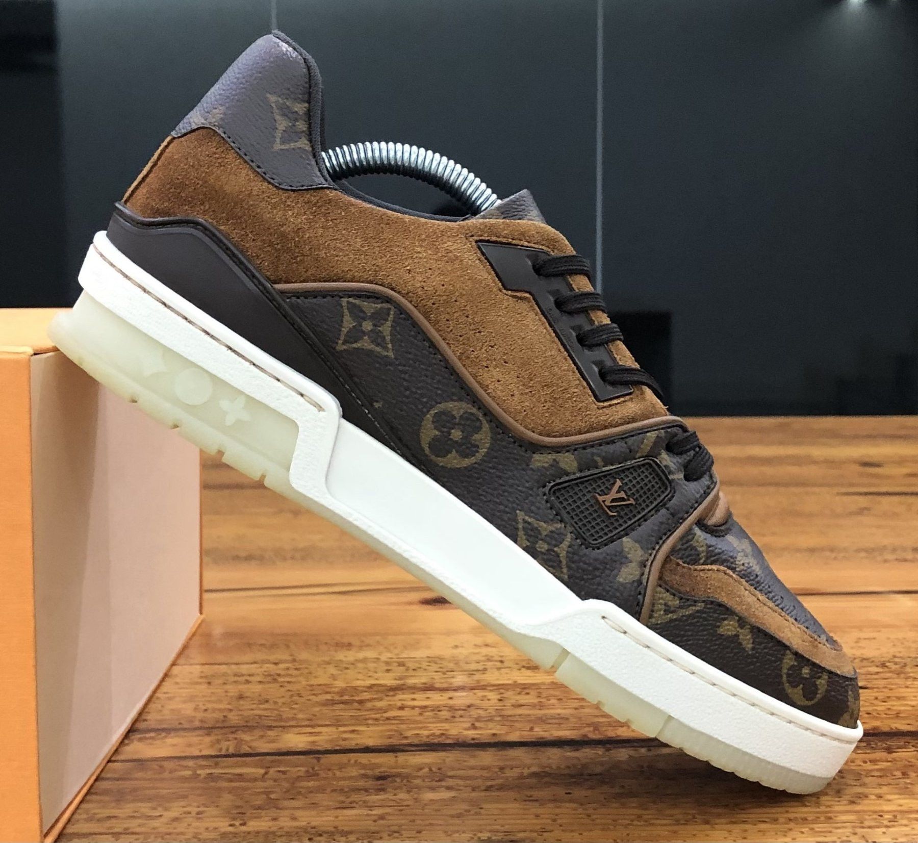 Louis Vuitton Louis Vuitton LV Trainer Brown Suede Monogram Size US 8 / EU 41 - 8 Thumbnail
