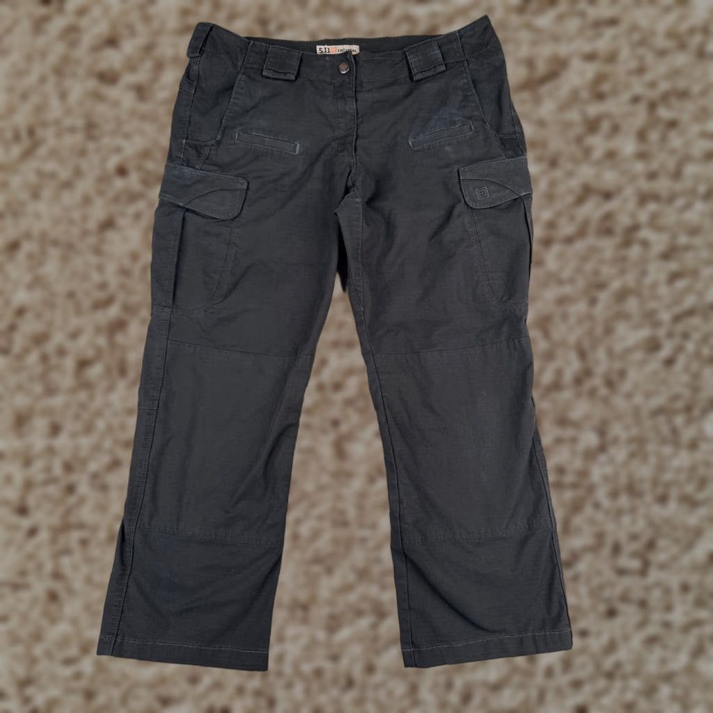 Vintage 5.11 Tactical Pants Women 12 Black Rip-Stop Cargo LEO EMT Double Knee 32x26 Cargo Pants Women Black 12 5.11 Tactical Size 34" / US 12 / IT 48 - 1 Thumbnail