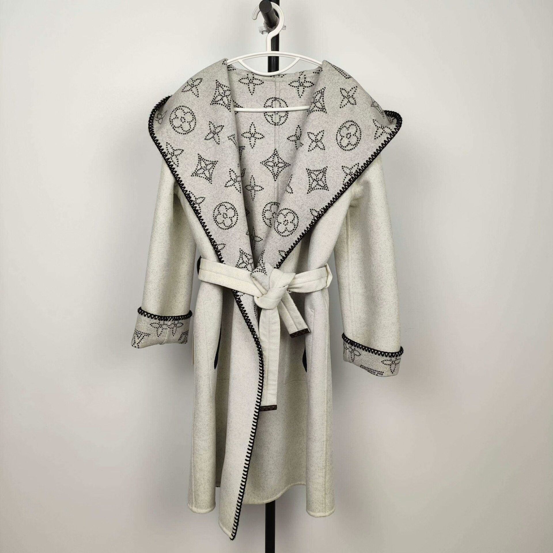 Louis Vuitton Louis Vuitton Cashmere Double-Sided Coat Size XXS / US 00 / IT 34 - 1 Thumbnail