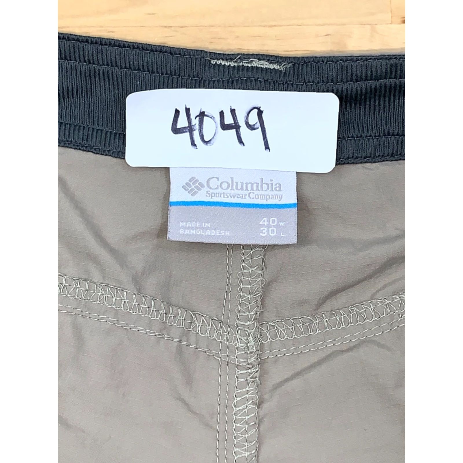 Vintage Columbia Pants/shorts Beige 40x30 Regular Men Inseam 30 Convertible Cargo Ankle Outdoor Hiking 4049 Size US 40 / EU 56 - 5 Thumbnail