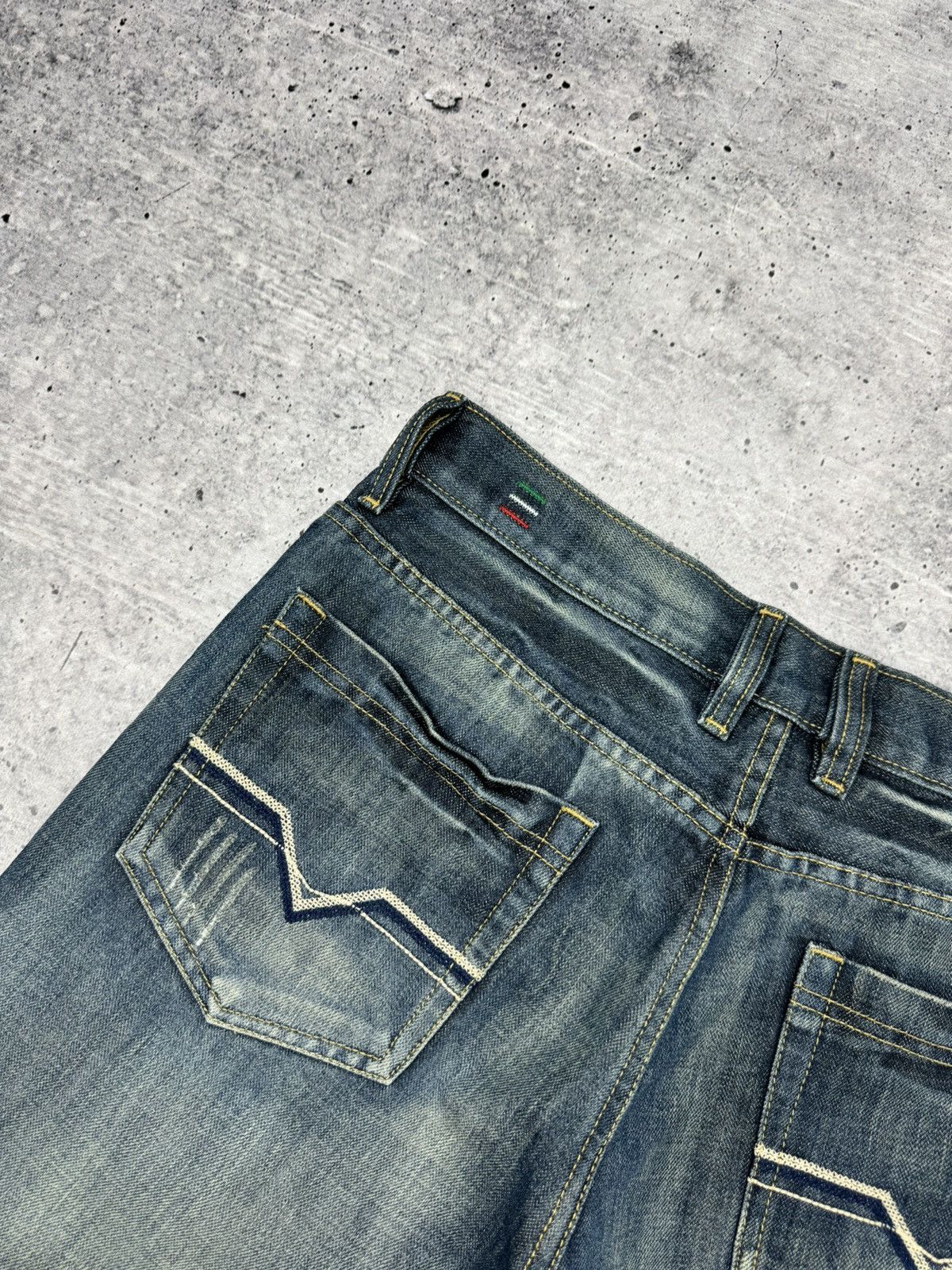 Diesel × Vintage Vintage Diesel Blue Stonewashed Denim Jeans Trousers Pants Size US 32 / EU 48 - 22 Thumbnail