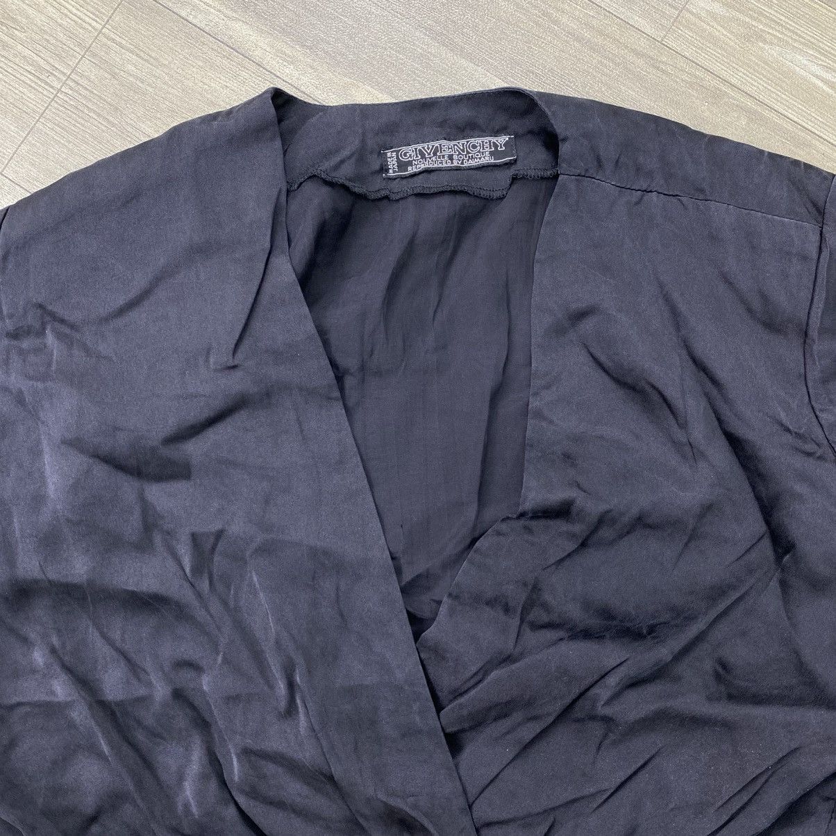 Givenchy Vintage Givenchy Nouvelle Boutique Luxury V-Neckline Blouse Size S / US 4 / IT 40 - 3 Thumbnail