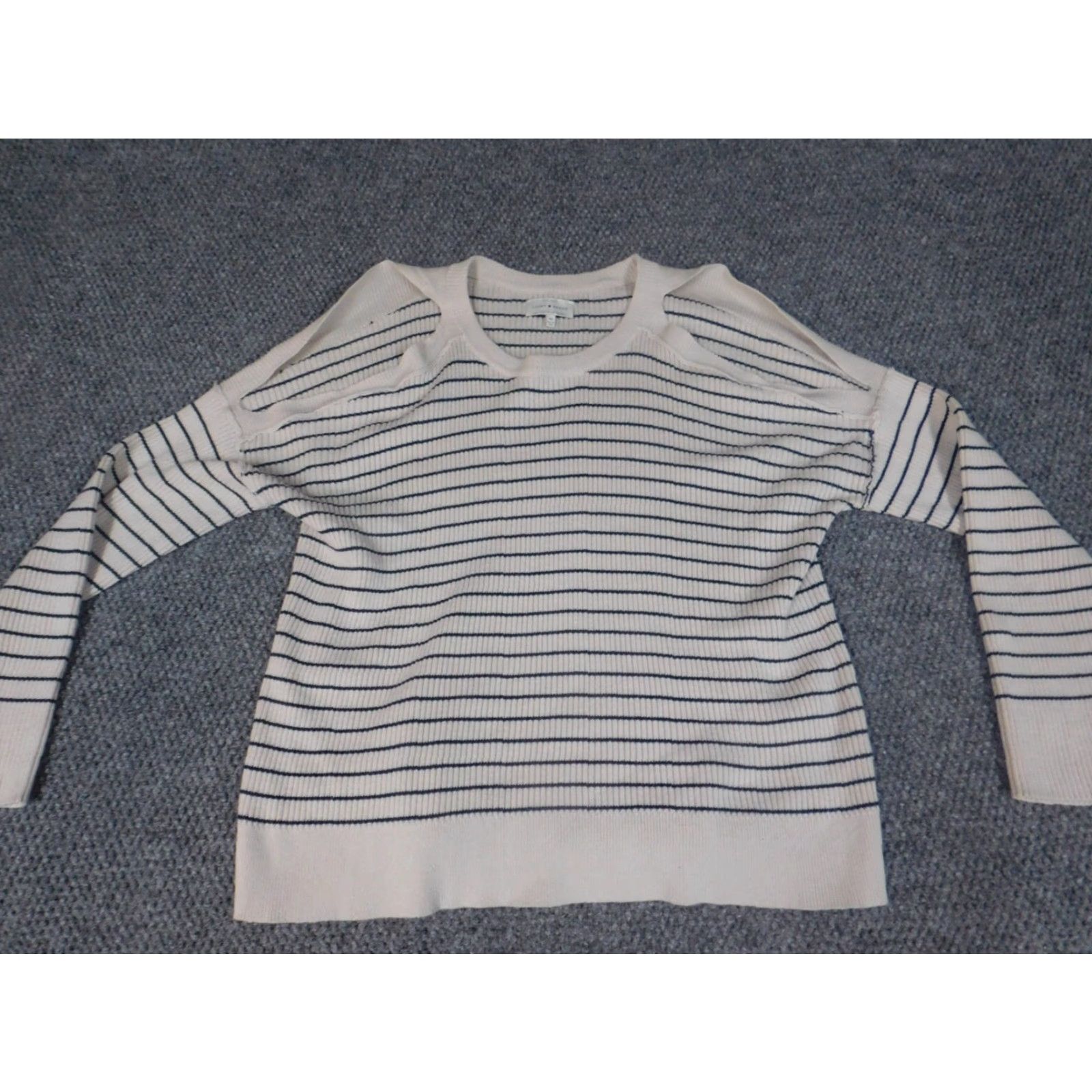 Lucky Brand Lucky Brand Sweater Womens Medium Beige off the shoulder slit pullover Size M / US 6-8 / IT 42-44 - 2 Thumbnail