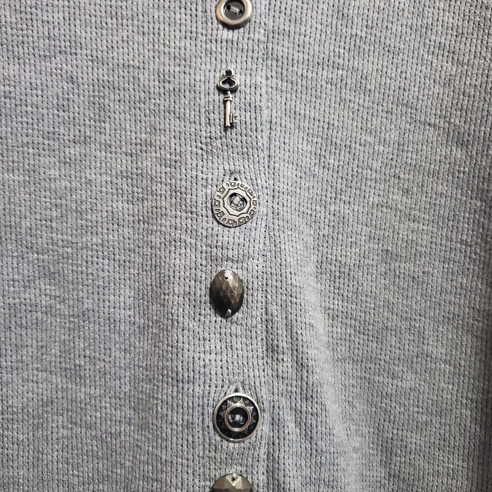 Soft Surroundings VINTAGE Soft Surroundings Top Women L Gray Waffle Knit Novelty Buttons Roll Tab Sleeve Size L / US 10 / IT 46 - 7 Thumbnail