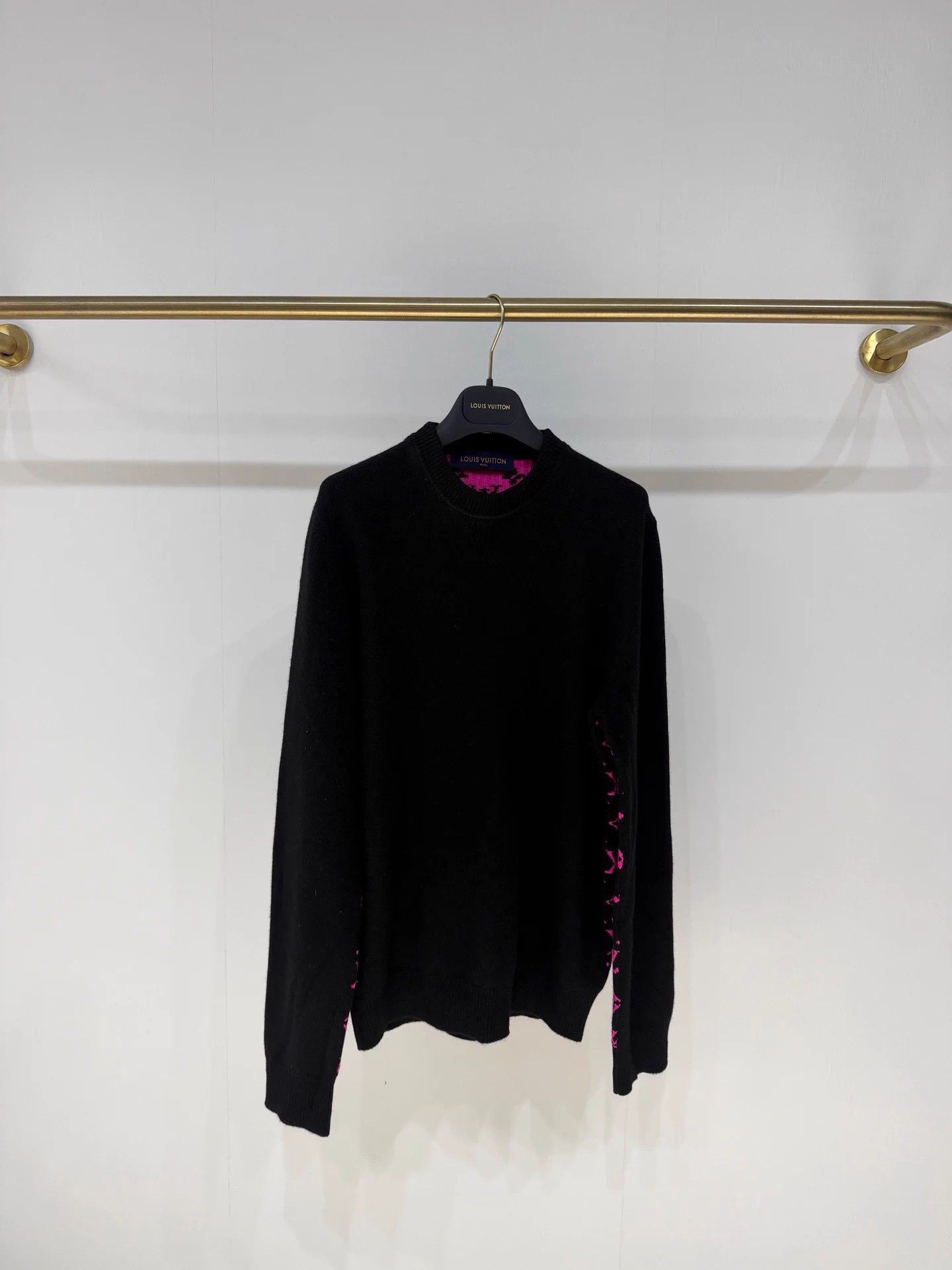 Louis Vuitton LV cashmere logo knit sweater M 99 new Size US M / EU 48-50 / 2 - 1 Thumbnail