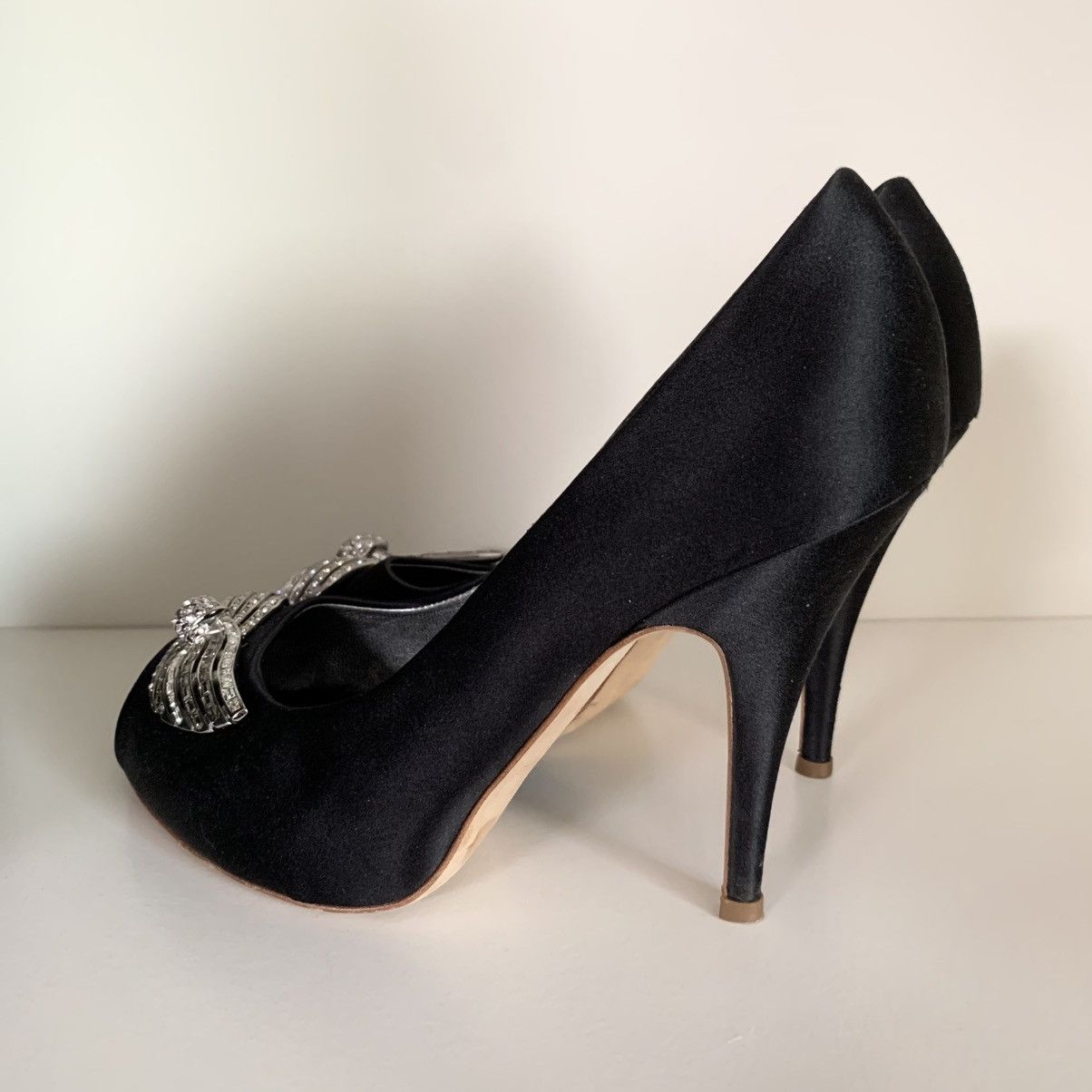 Giuseppe Zanotti Giuseppe Zanotti crystal bow black satin pumps Size US 6 / IT 36 - 9 Thumbnail