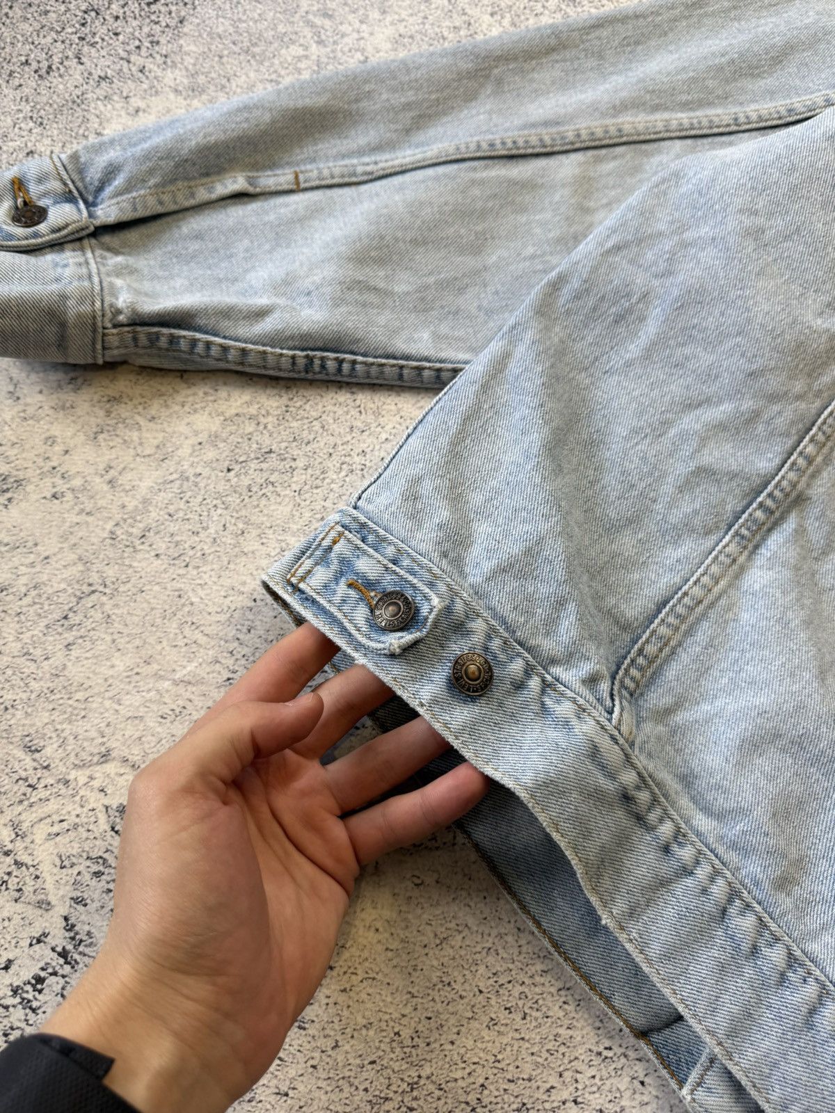 Levi's Vintage Levis Distressed Denim Jacket Made In USA Rare Y2K Size US L / EU 52-54 / 3 - 20 Thumbnail