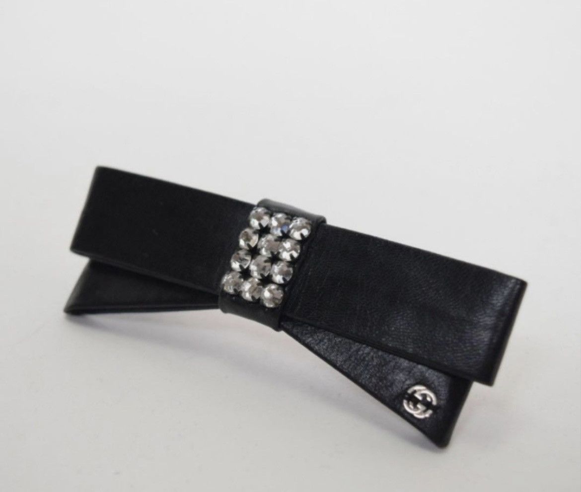 Gucci GUCCI Black Leather and Crystal Embellished Bow Hair Clip Size ONE SIZE - 1 Thumbnail
