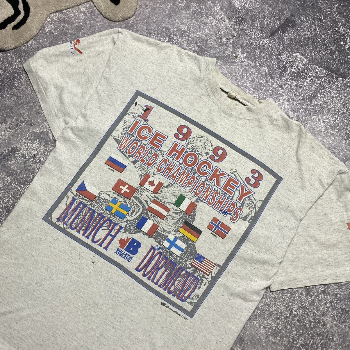 Other Vintage Bulletin Athletic 1993 Ice Hockey Championship tee Size US XL / EU 56 / 4 - 2 Thumbnail